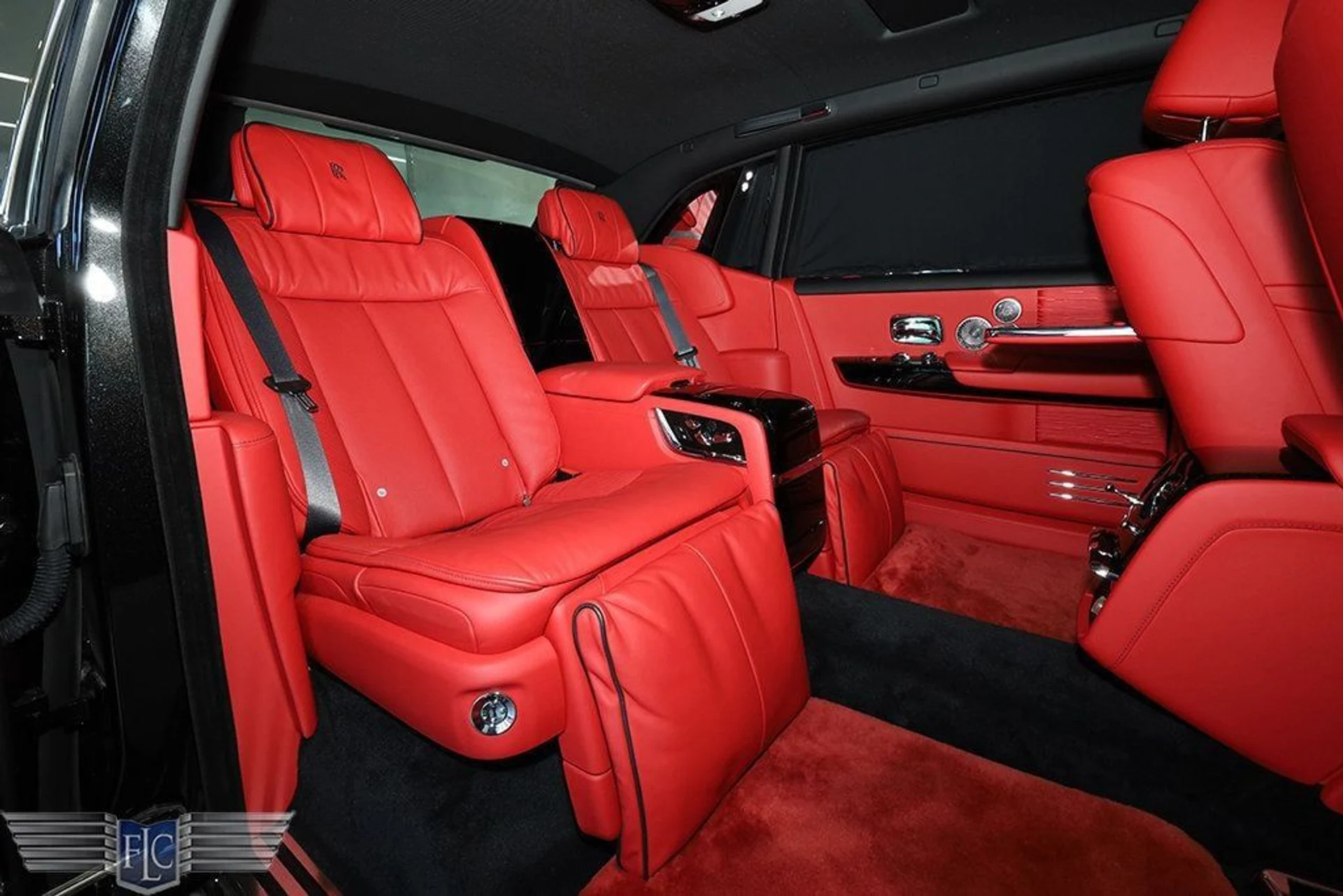mph021_2409375157_used_2023_rolls_royce_phantom_extendedwheelbasesedan_9689_22919608_22_1024_0b3c2c3487