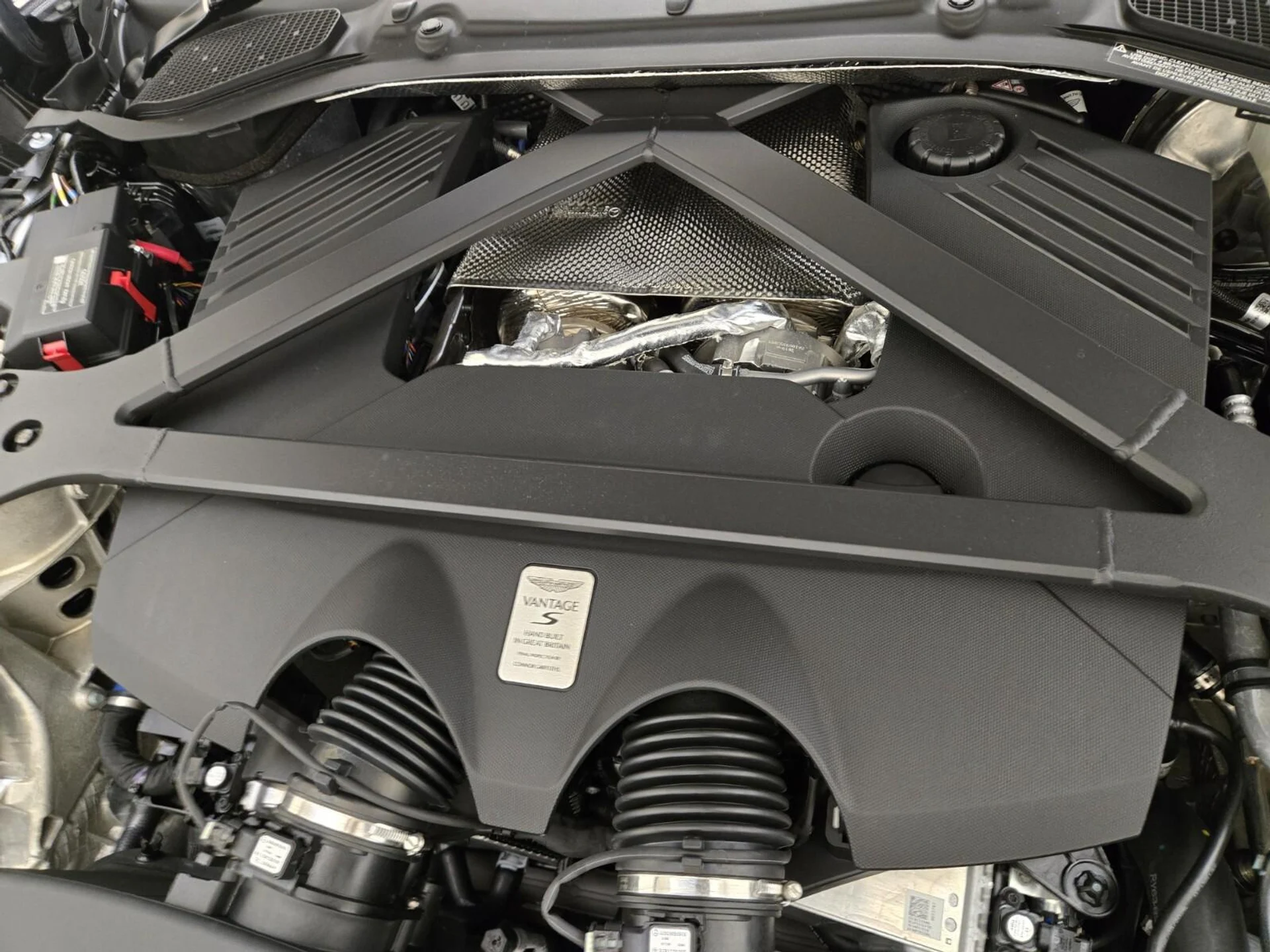 mph021_2409386524_New_2026_Aston_Martin_Vantage_S_1775539105_a5d247cb36