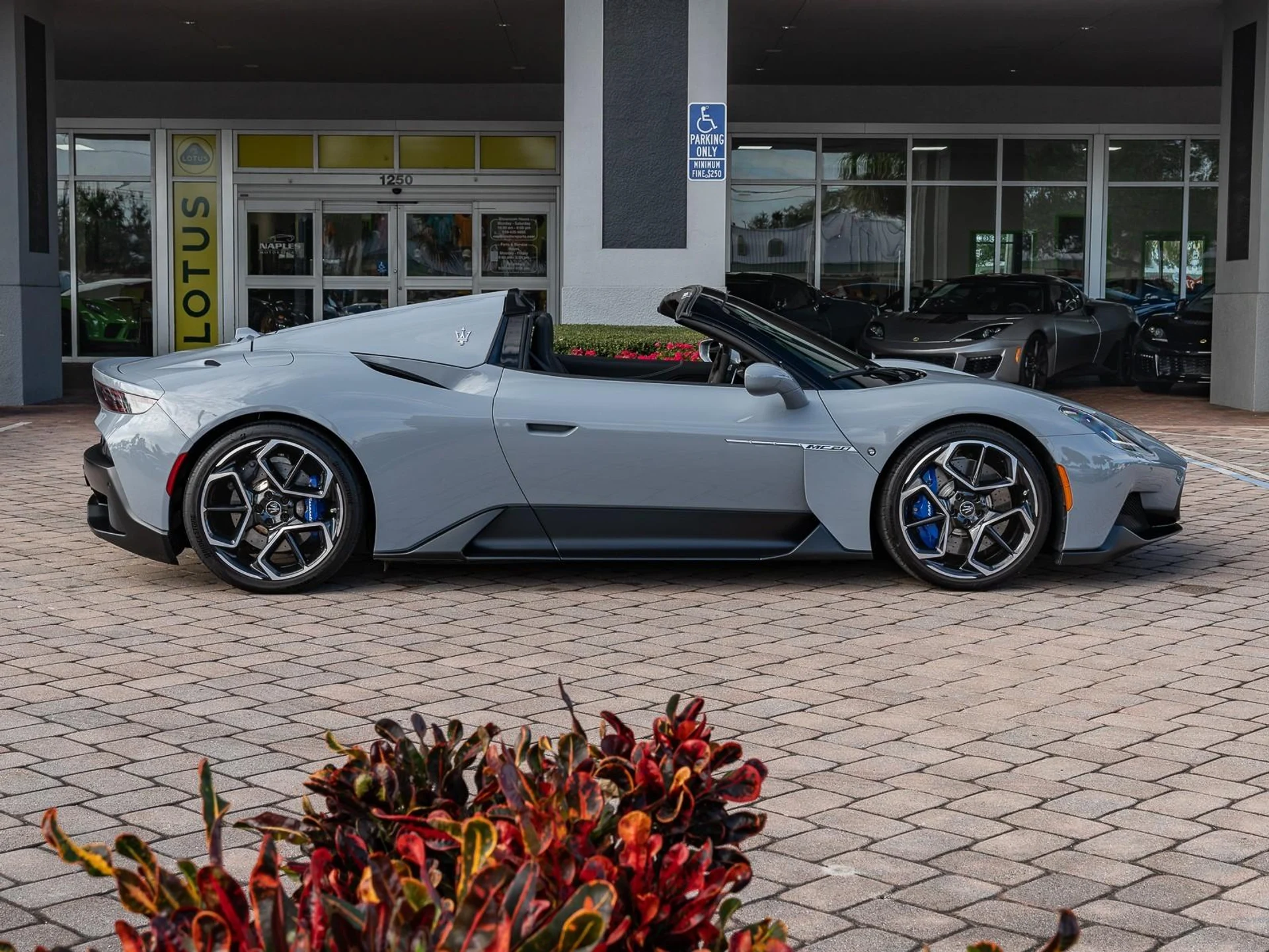 mph021_2412995880_Used_2023_Maserati_MC_20_Cielo_1753203985_0010406045