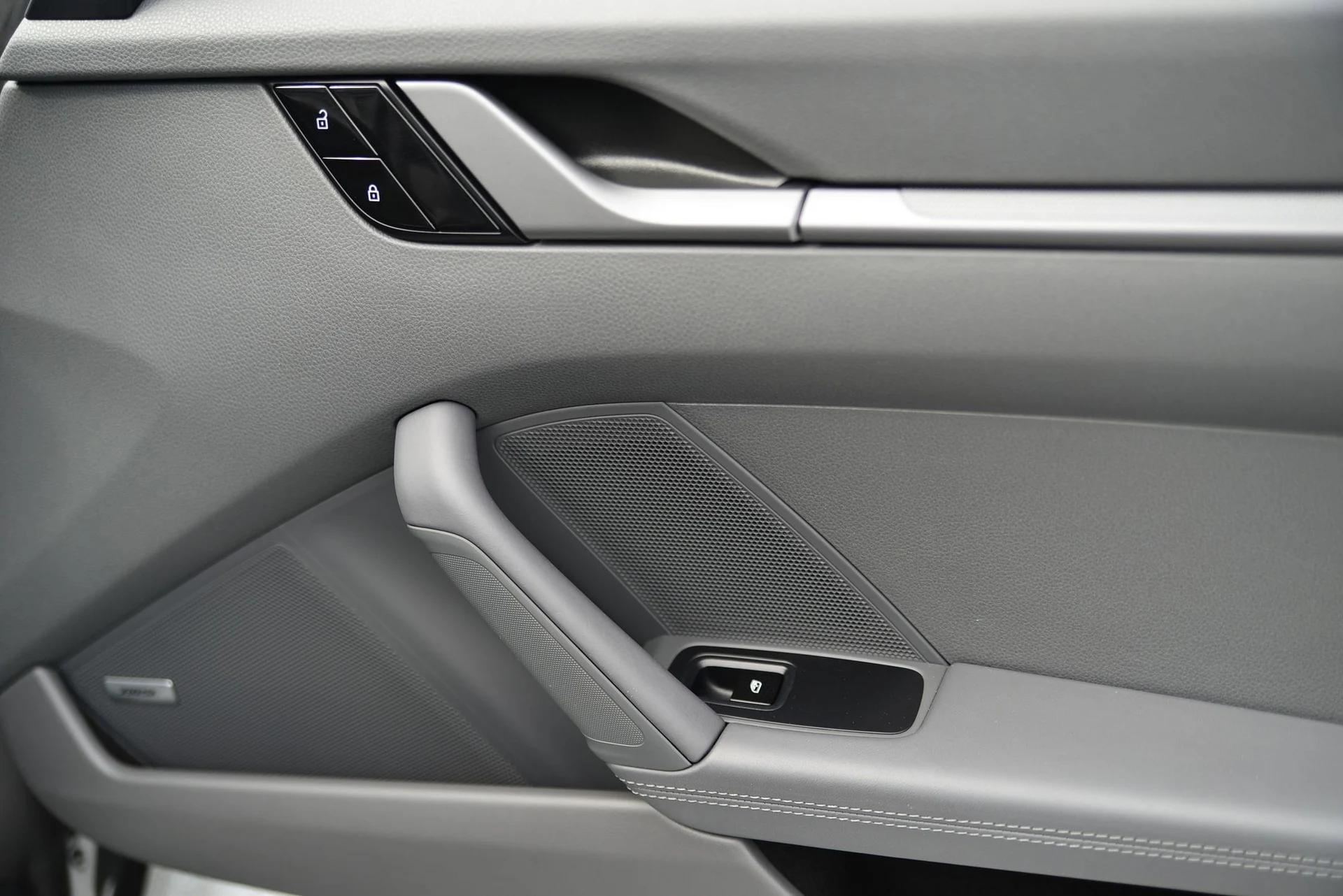 mph021_2418711589_653b7d7491c678fb591832e3a157d199x_77dc01e280