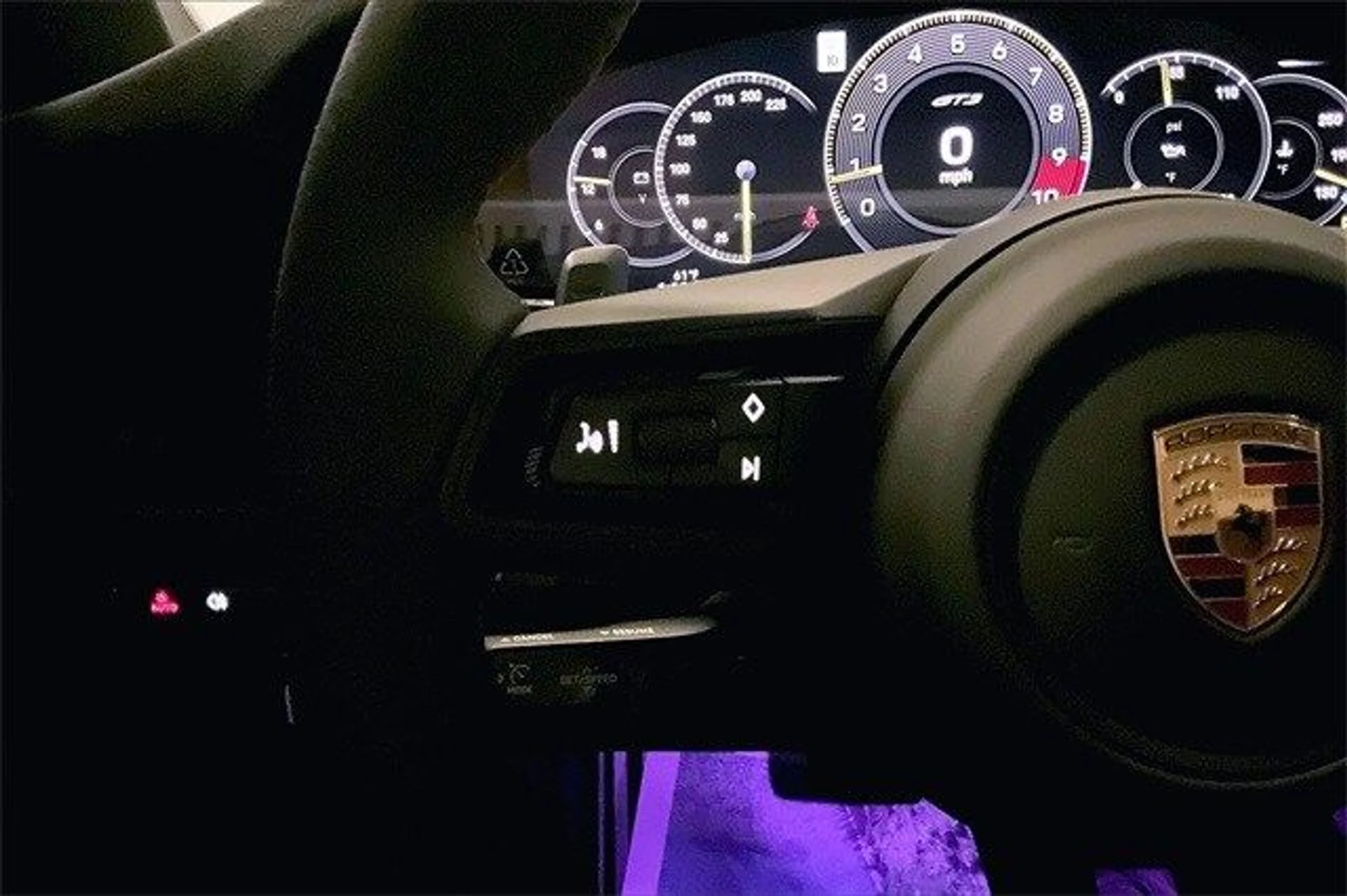 mph021_2423159831_ca198ffb9ce45a799d3de5897870d34ax_876a60d4e8