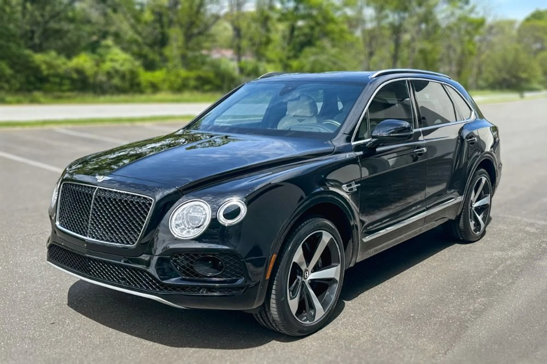mph021_2434698121_Used_2019_Bentley_Bentayga_V8_1778775400_a87366b3f9