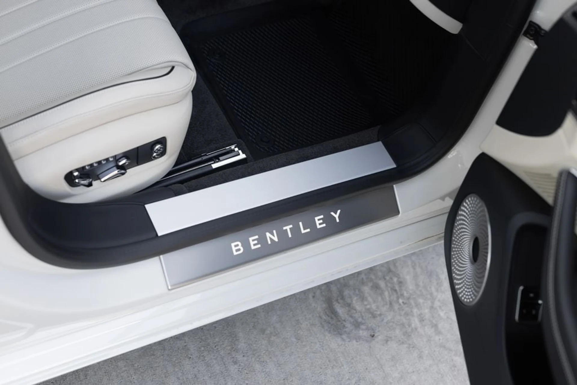 mph021_2438900589_4f17a632d831c6719947d4fc70d63d0dx_617ff0c3c1