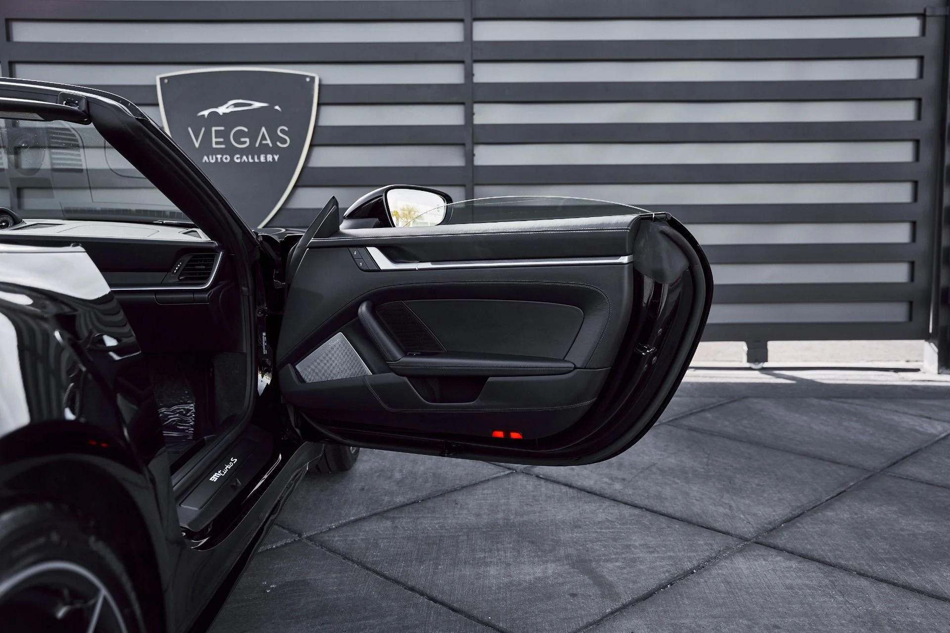 mph021_2440758403_Used_2022_Porsche_911_Turbo_S_1773939900_e4ea90e4ad