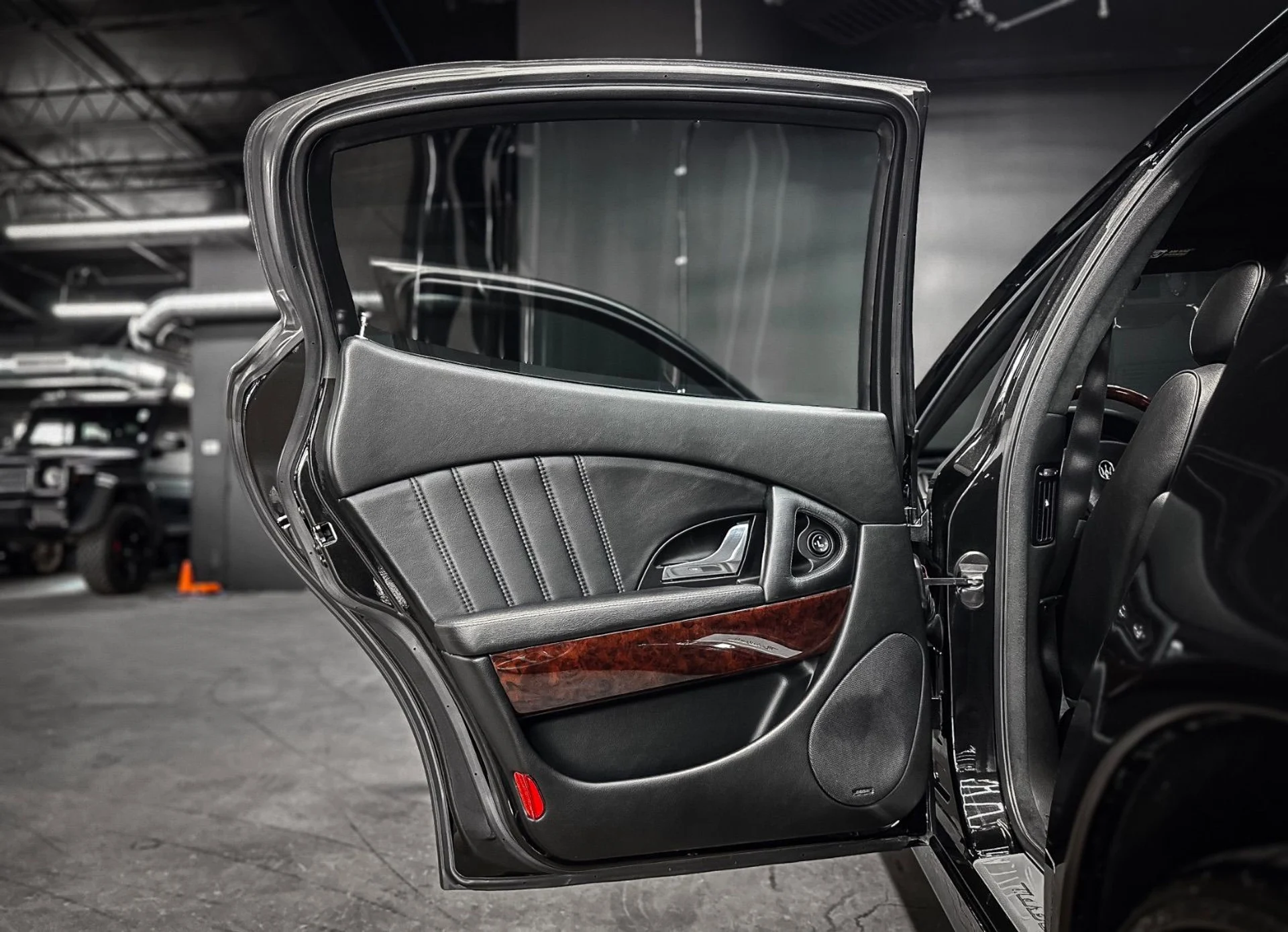 mph021_2444075198_36879351_08557_2011_maserati_quattroporte_013_5d47543bc0