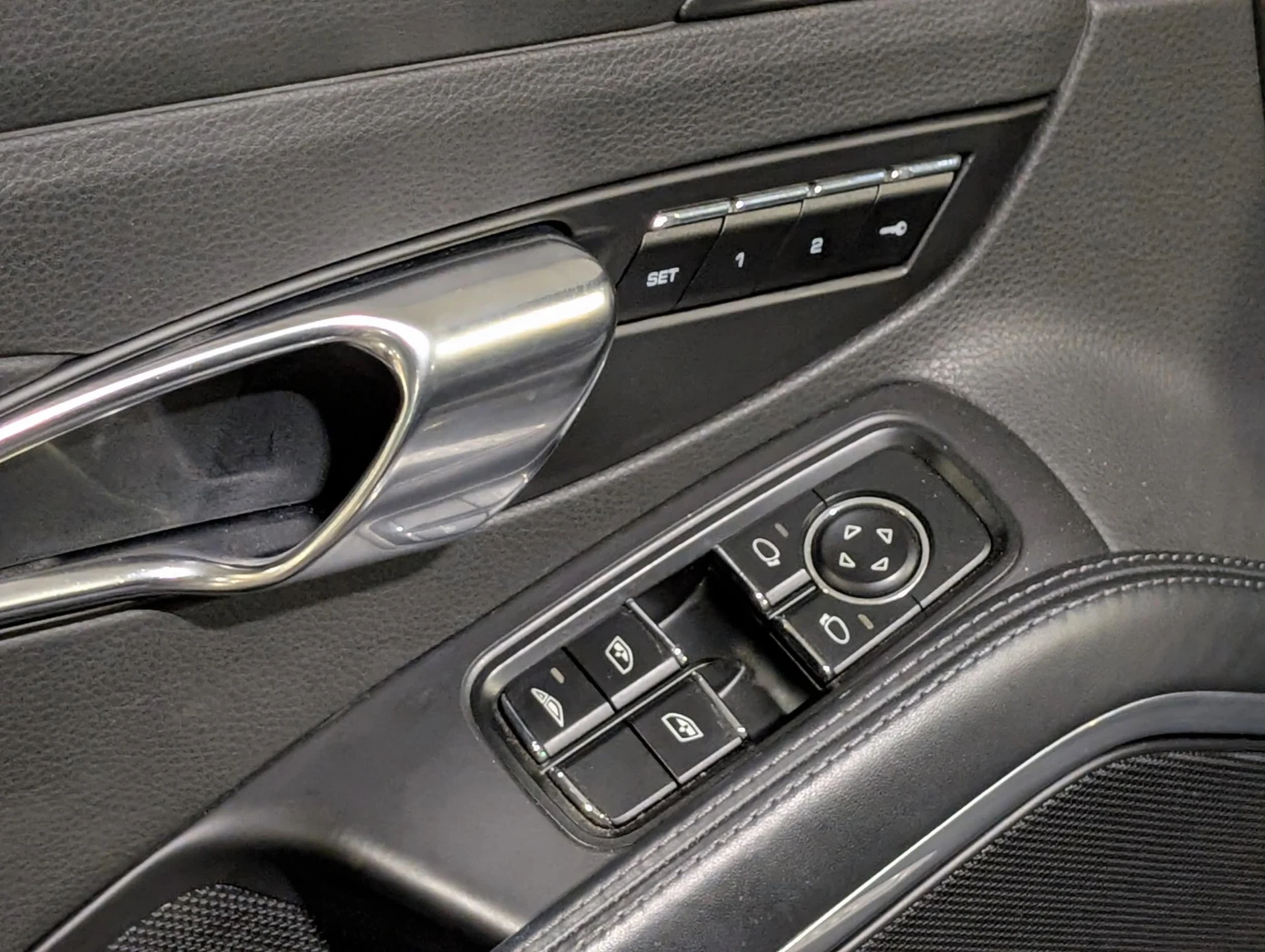 mph021_2445307241_383e754594d6dc06236e11cbc7c7f00cx_7ca7a2d57a