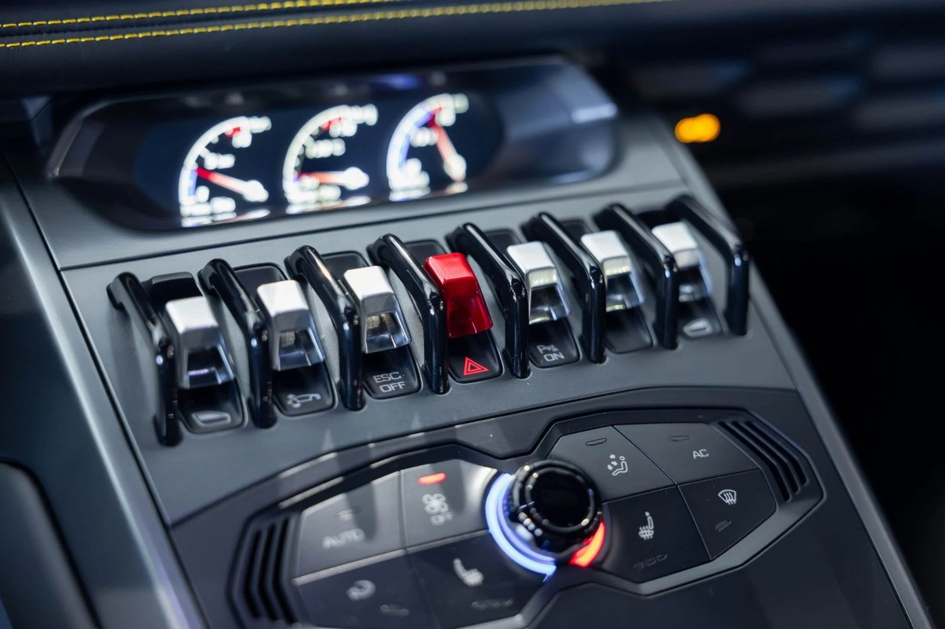 mph021_2450240032_GQ_abdd3882a3