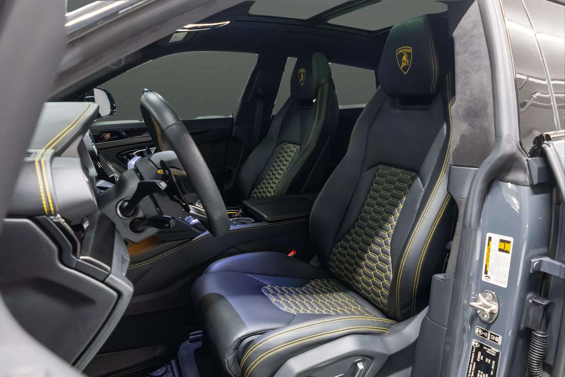 mph021_2453285505_32e3f5b9_d045_4299_92ad_5d85d4992ec7_202320_Lamborghini20_Urus20_S2028_ZPBCB_3_ZL_4_PLA_2366129_22_5065a1f544
