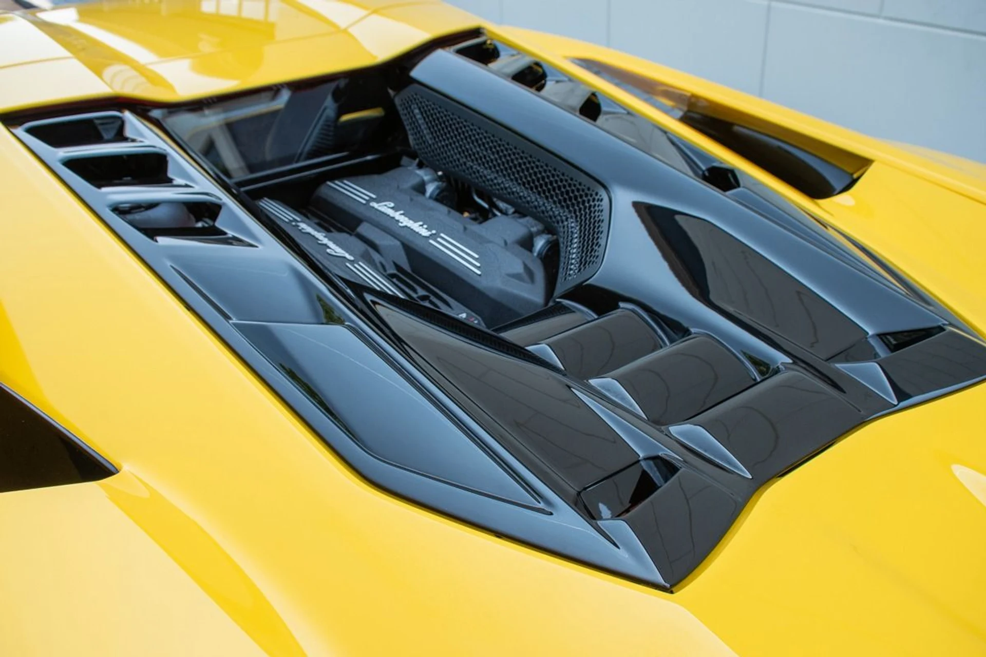 mph021_2456731687_Used_2024_Lamborghini_Revuelto_1740383899_49259489e5