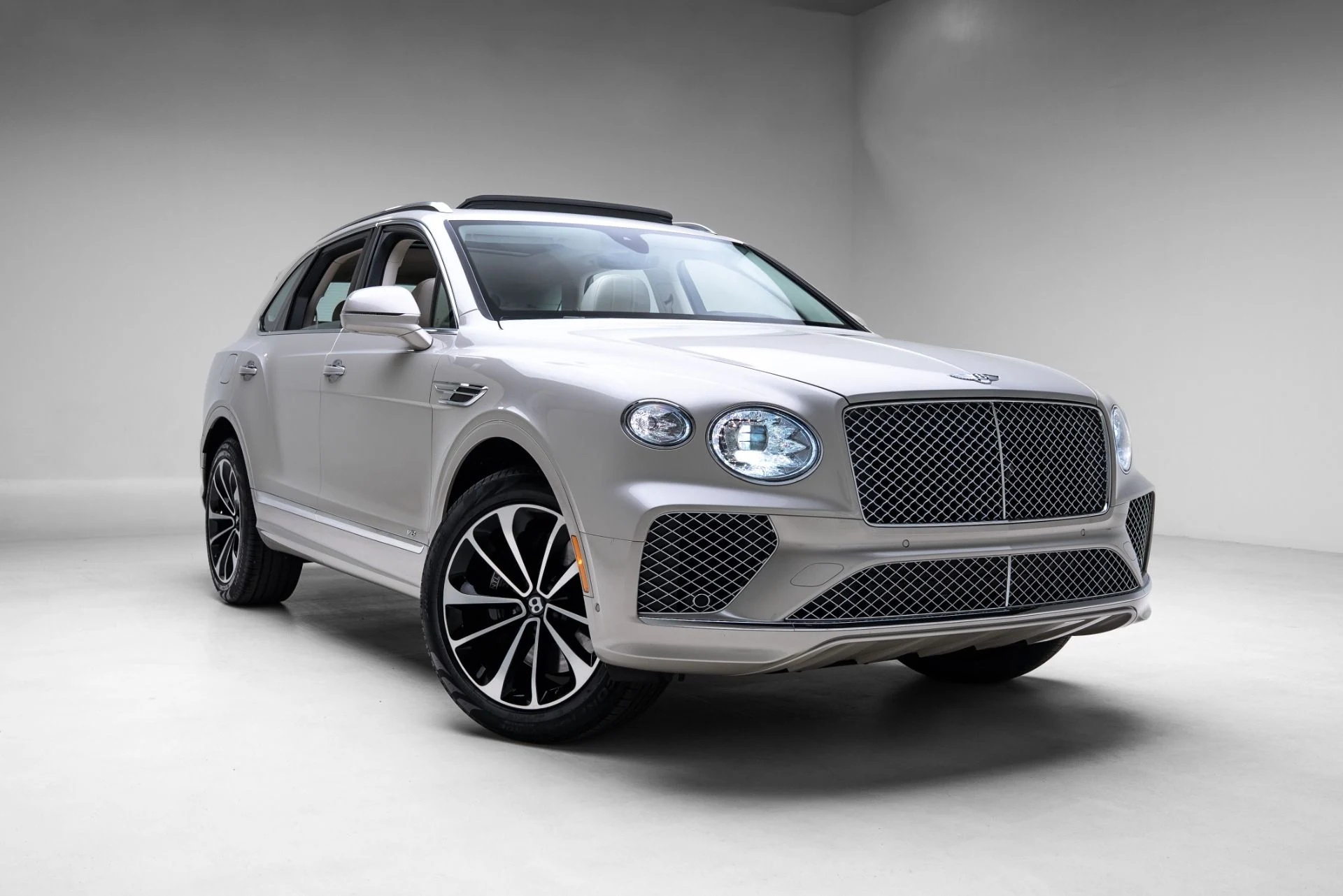mph021_2456827123_Used_2021_Bentley_Bentayga_V8_1774990523_3fa1c0e24b