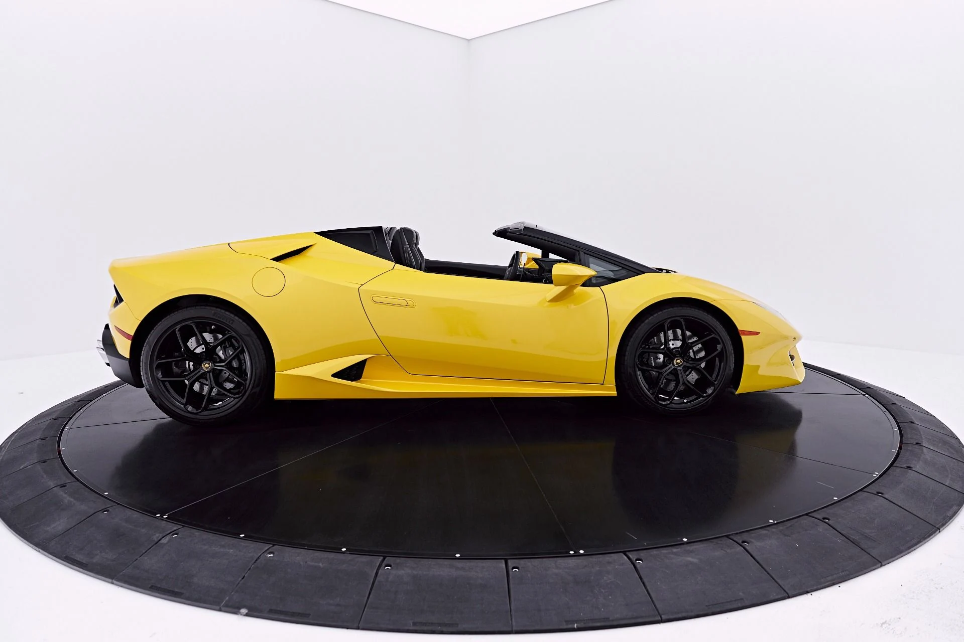 mph021_2462896915_Used_2018_Lamborghini_Huracan_LP_580_2_S_1784246801_8a5aff36dd