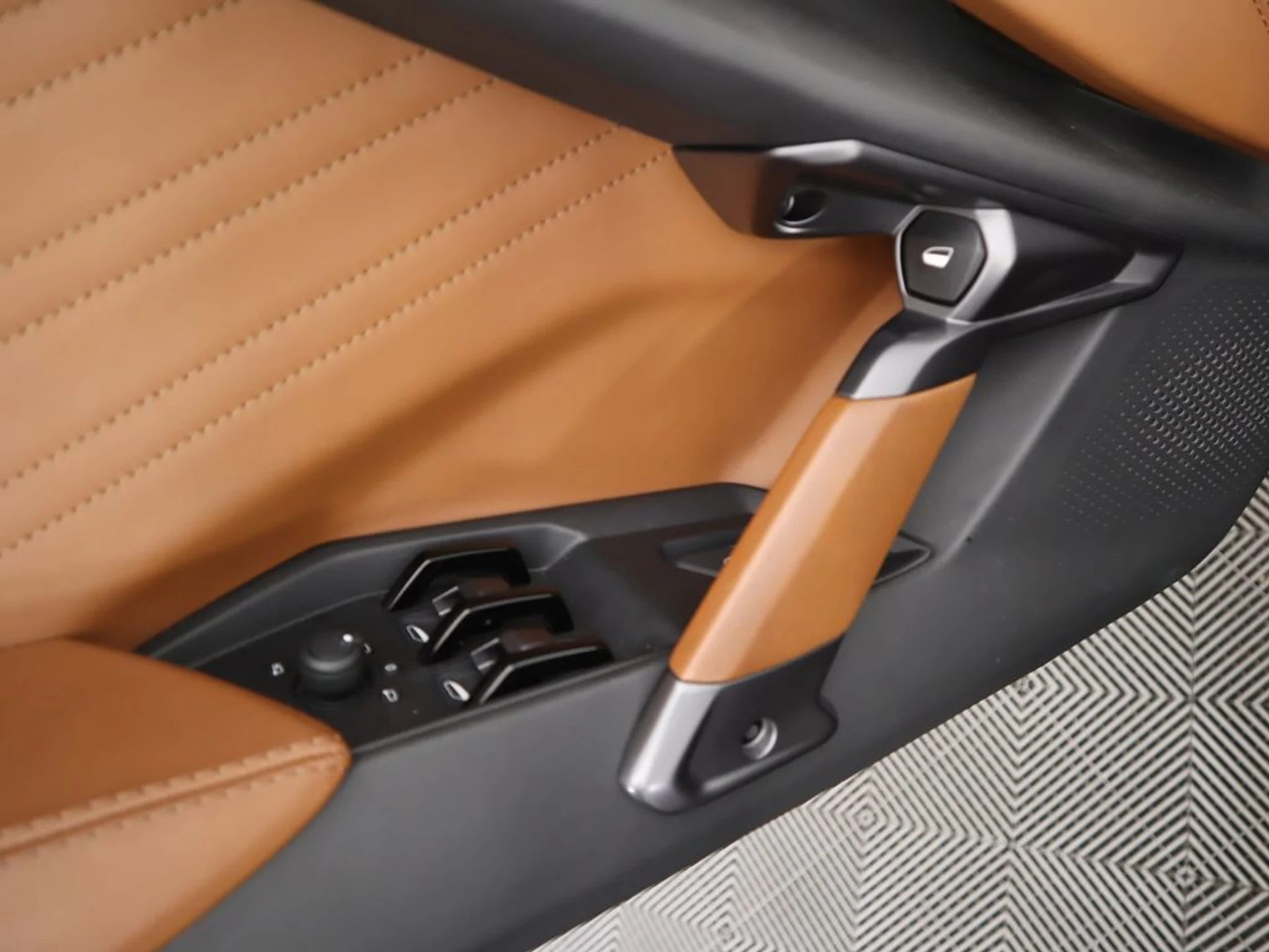 mph021_2468277421_used_2024_lamborghini_revuelto_coupe_8119_23017512_22_1024_8c162e19c4