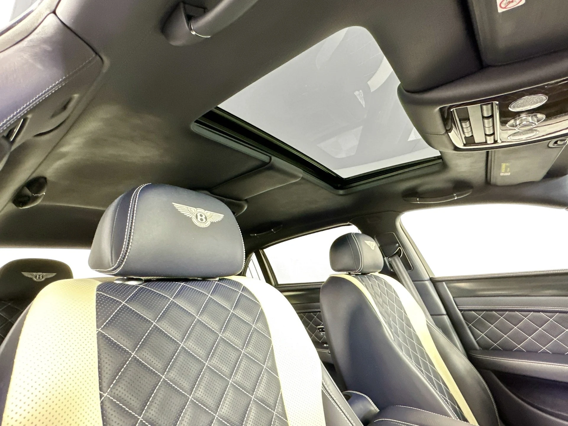 mph021_2471363421_22_7a869676cf