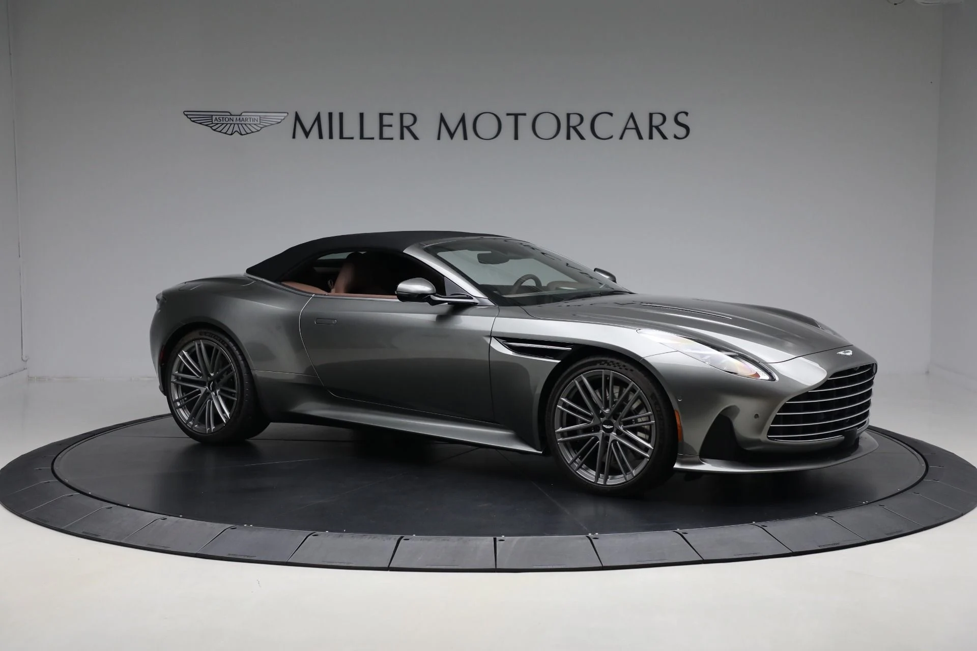 mph021_2472706790_New_2026_Aston_Martin_DB_12_Volante_01df57a0f4