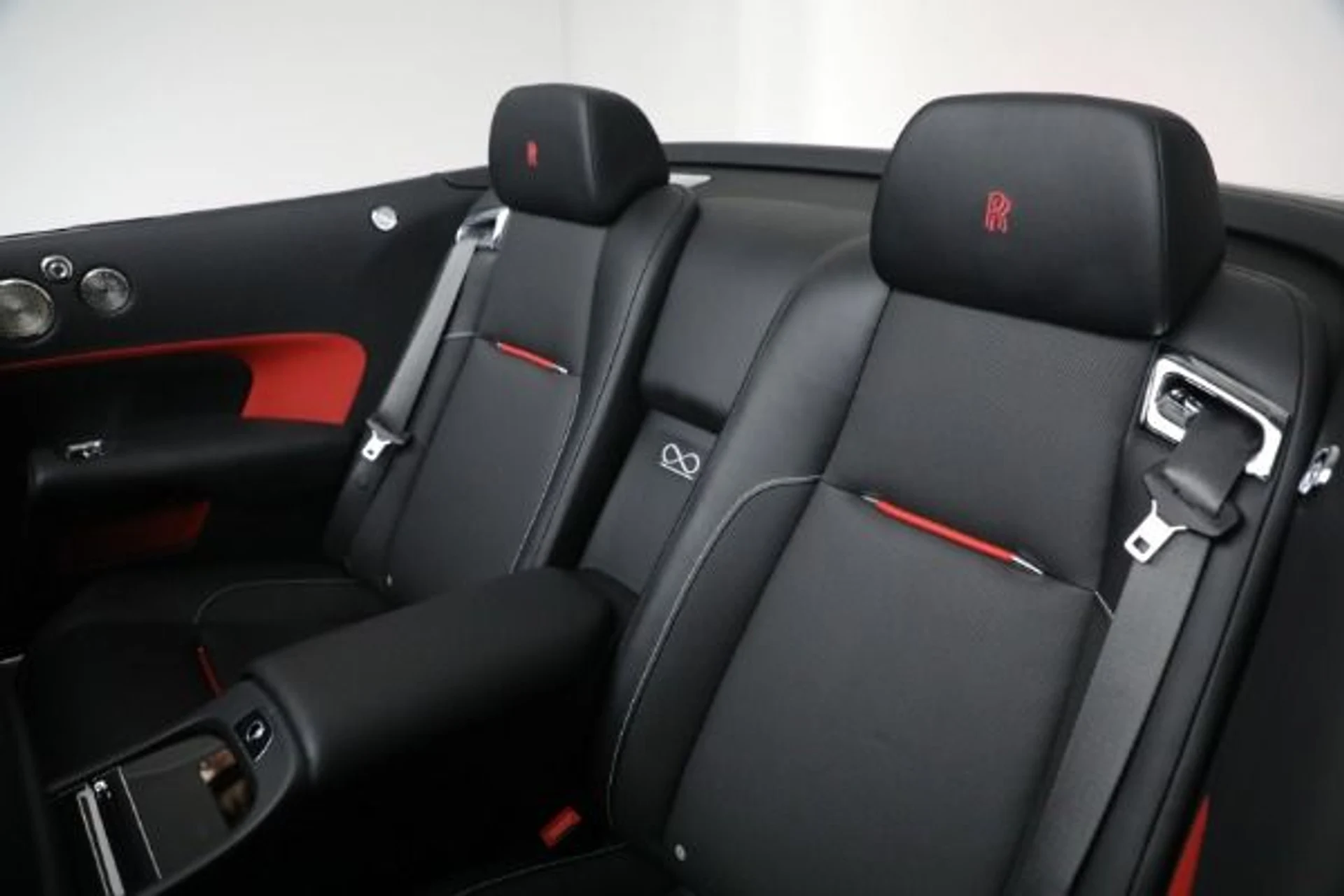 mph021_2479569740_Used_2018_Rolls_Royce_Black_Badge_Dawn_669d791569