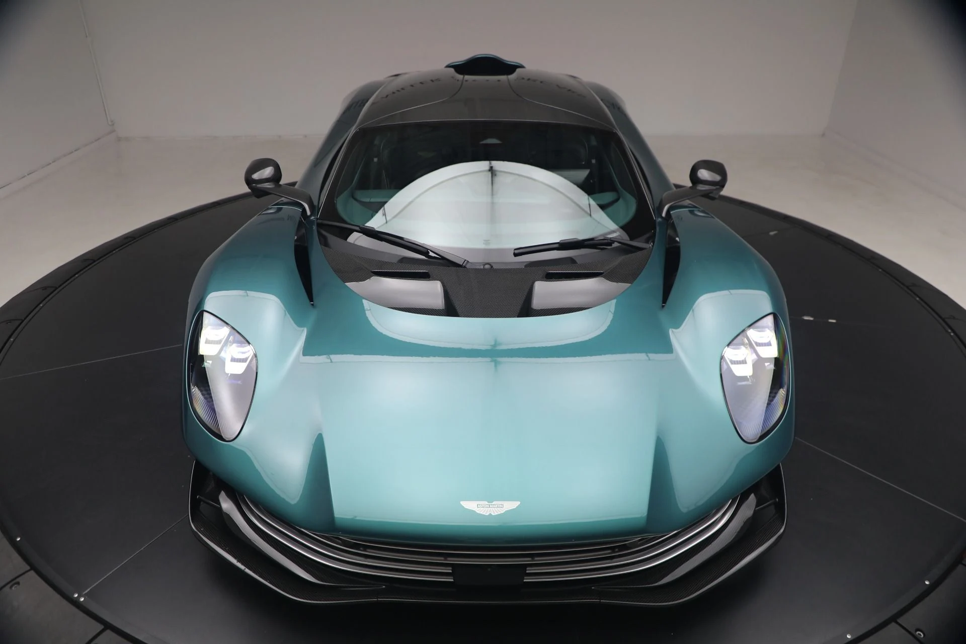 mph021_2482735772_New_2026_Aston_Martin_Valhalla_1779312617_0bafc0445a