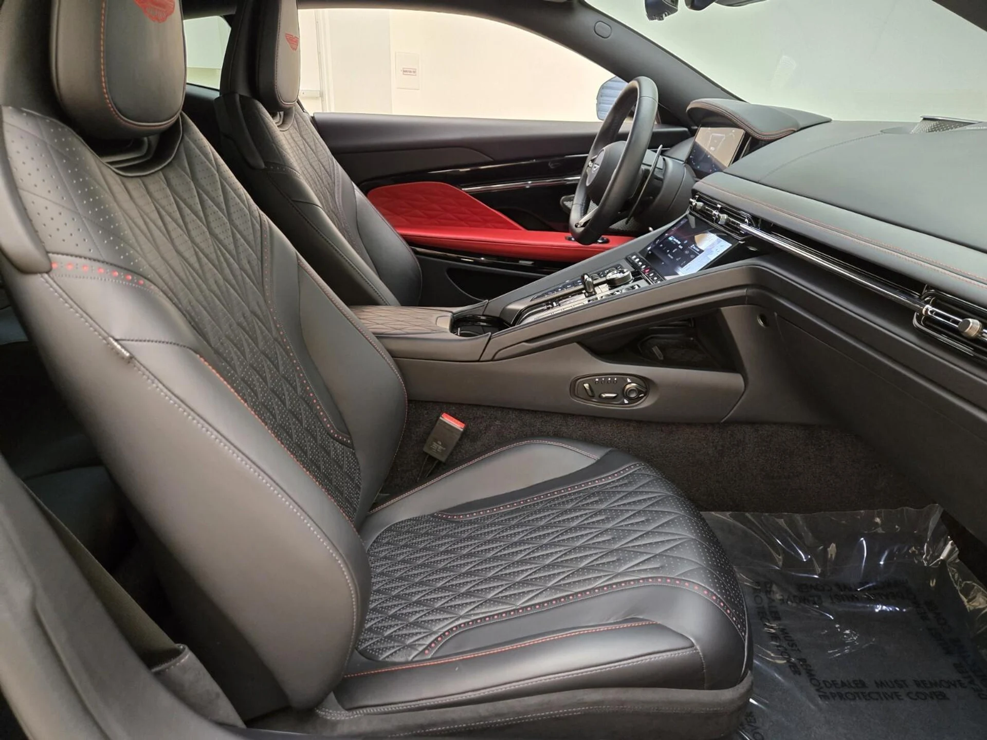 mph021_2487298149_Used_2024_Aston_Martin_DB_12_1753163976_d79a6d0e32