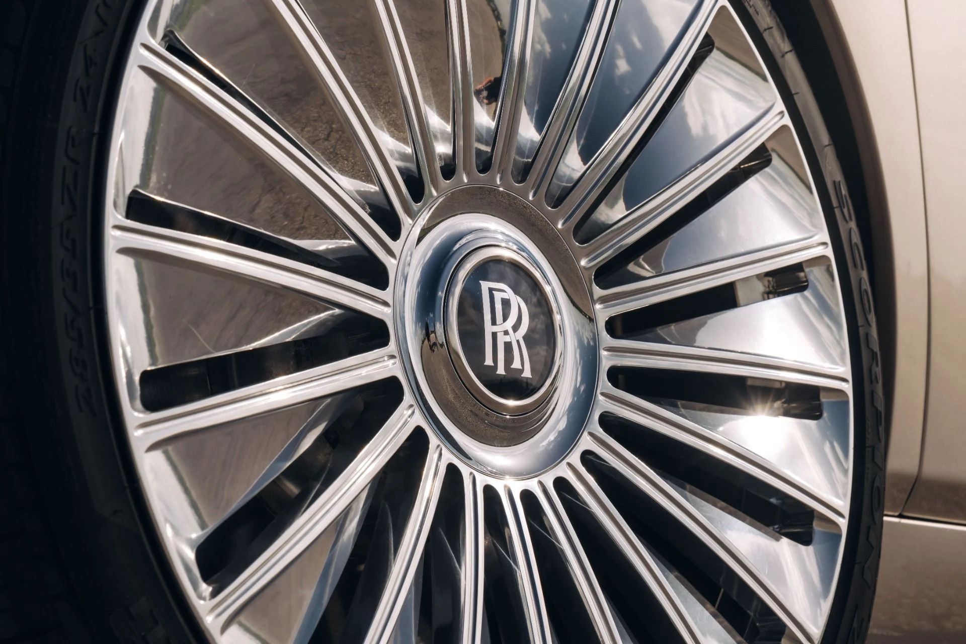 mph021_2492184204_Used_2019_Rolls_Royce_Phantom_FULL_MANSORY_BUILD_525600_MSRP_White_Sands_Paint_w_Starlight_Warranty_1753731338_15b4fa134f