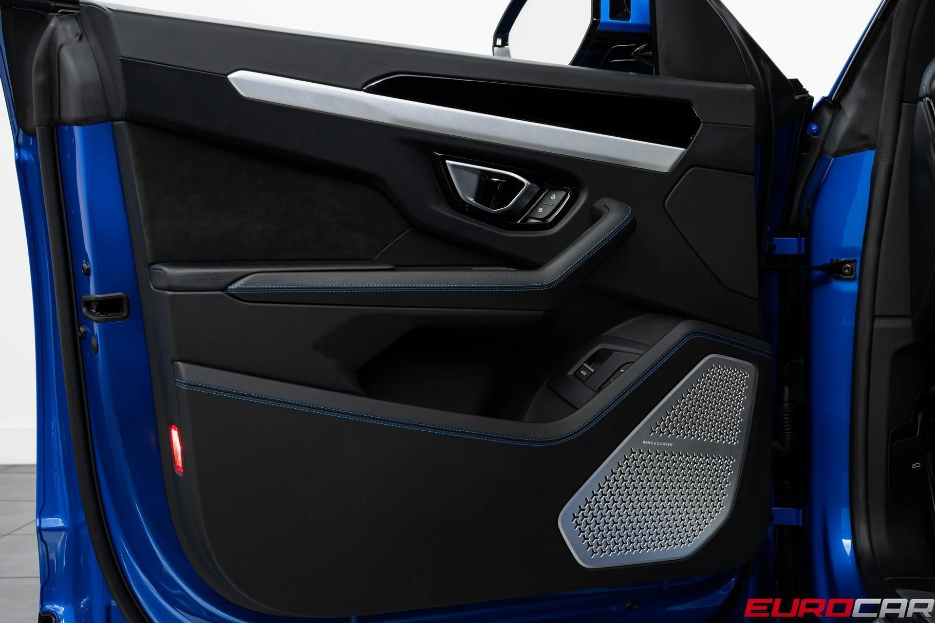 mph021_2492416102_image_22_956feb4d44