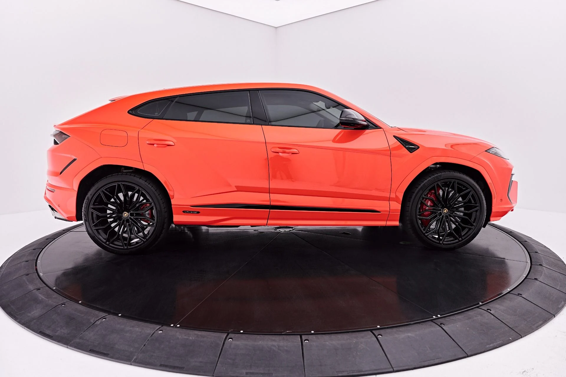 mph021_2492872302_Used_2025_Lamborghini_Urus_SE_1785258918_00ccac7999