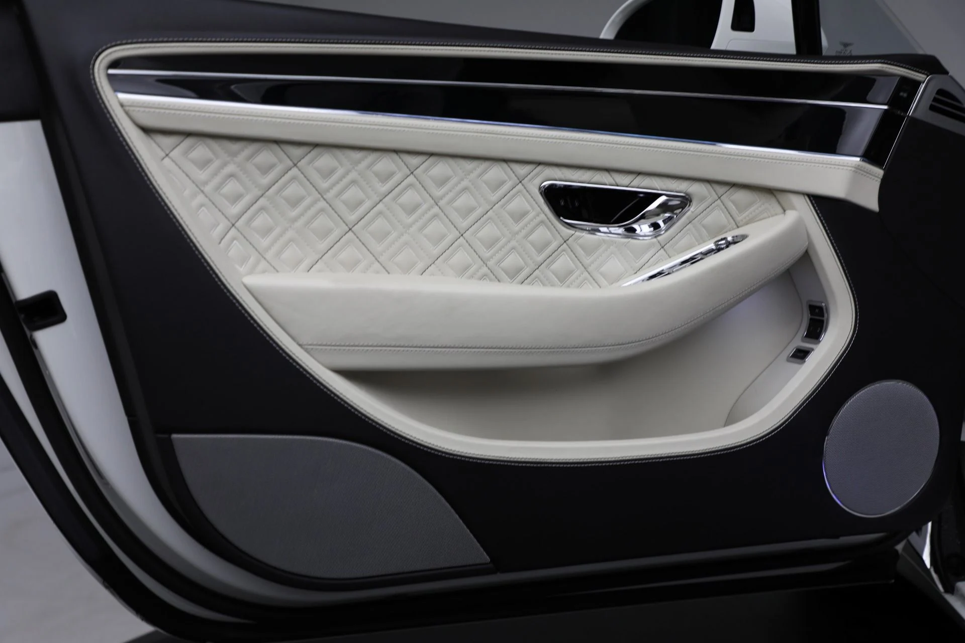 mph021_2501557882_Used_2020_Bentley_Continental_GTC_First_Edition_1763761224_26c53d3f52