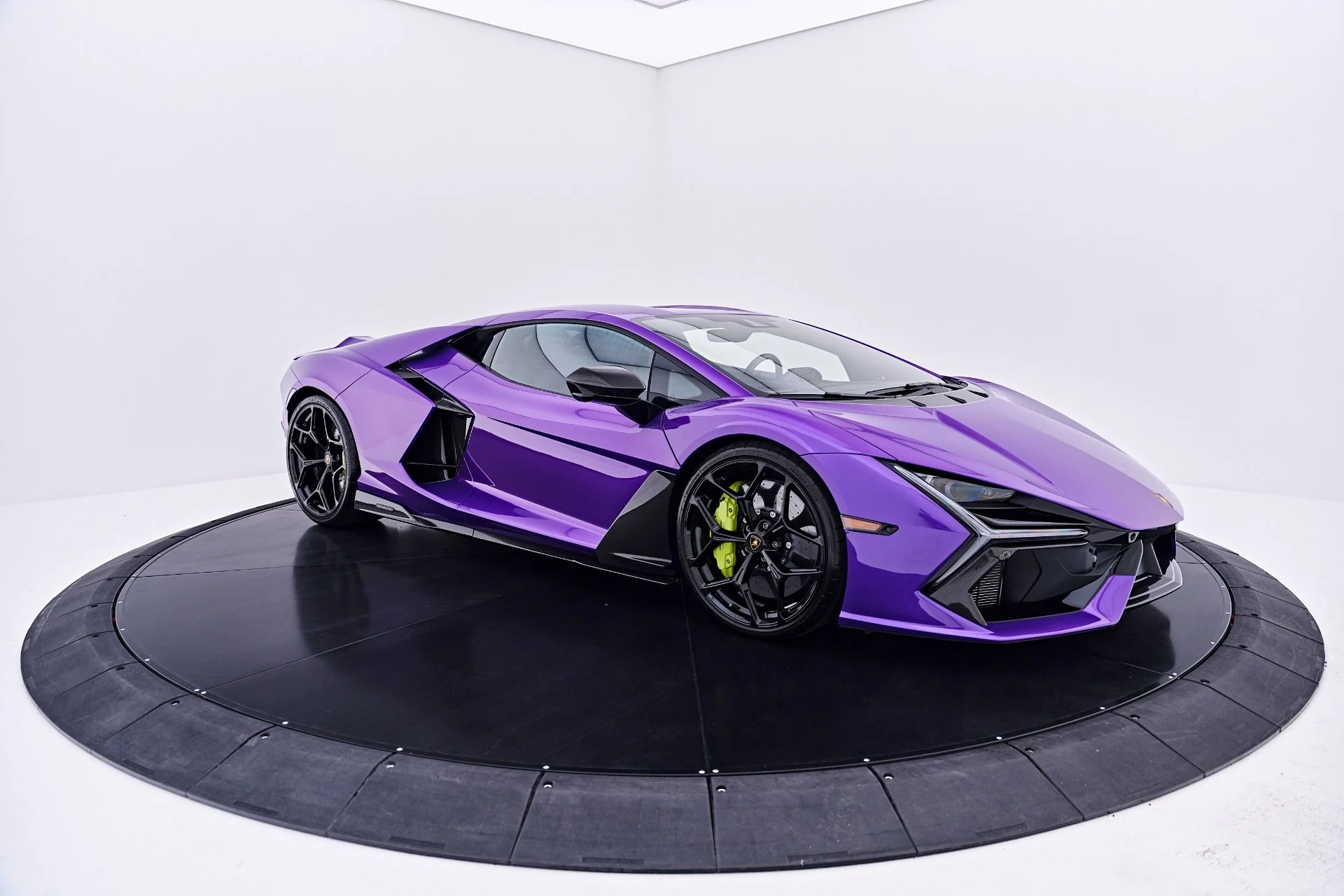 mph021_2507993141_Used_2025_Lamborghini_Revuelto_Base_1784242612_527faa6b6e