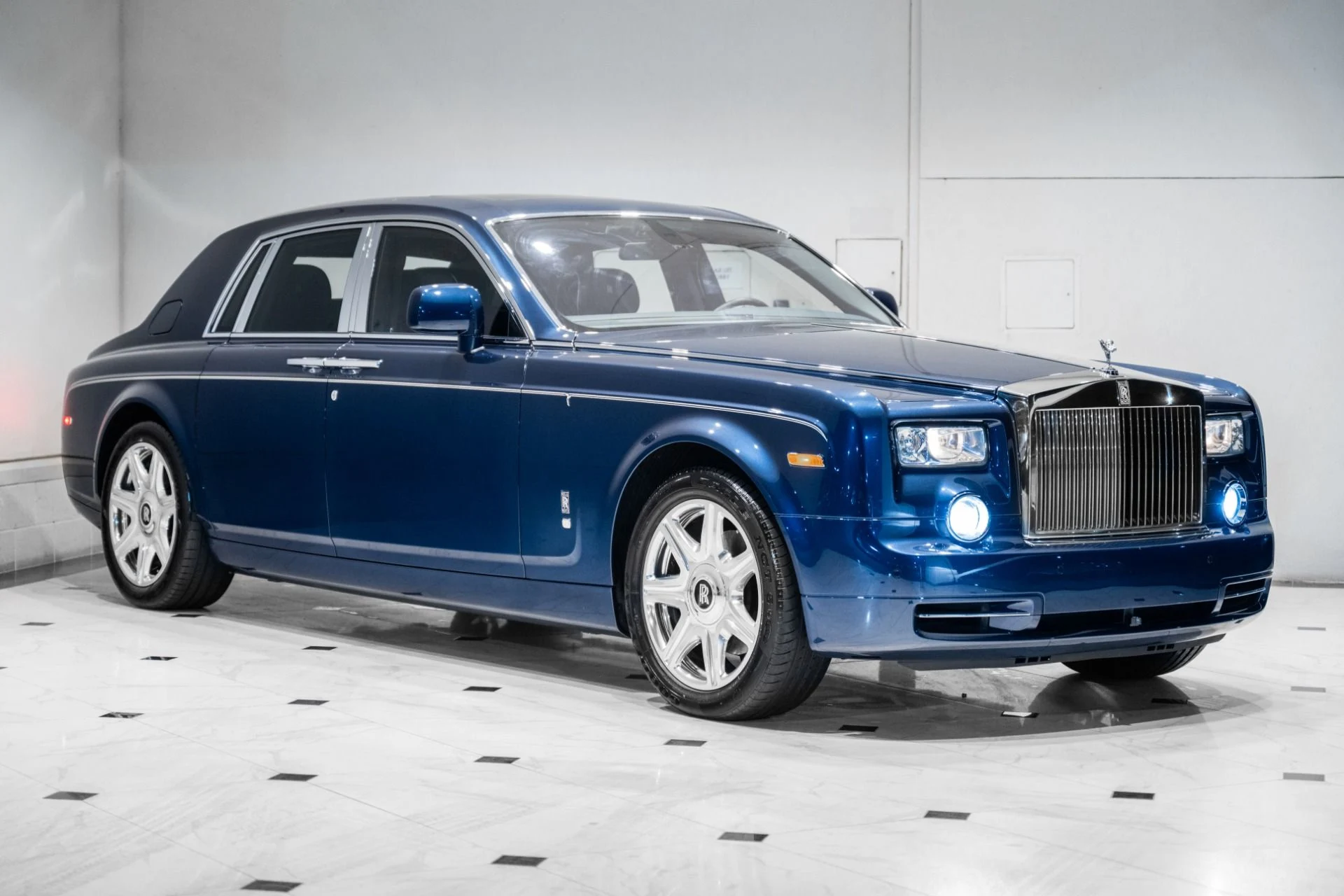 mph021_2509473088_Used_2011_Rolls_Royce_Phantom_1782236449_9c4ce609d8
