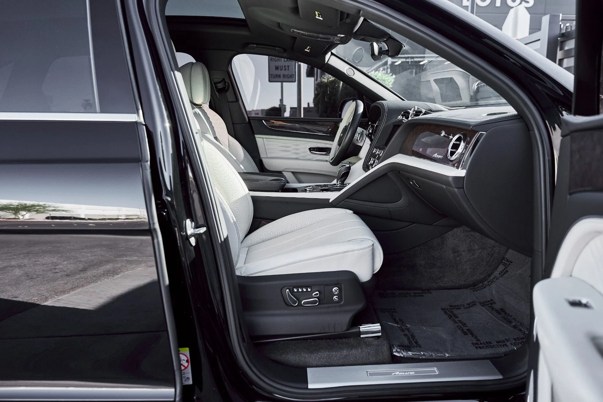 mph021_2510504758_Used_2023_Bentley_Bentayga_EWB_Azure_1773968863_260ab51c11