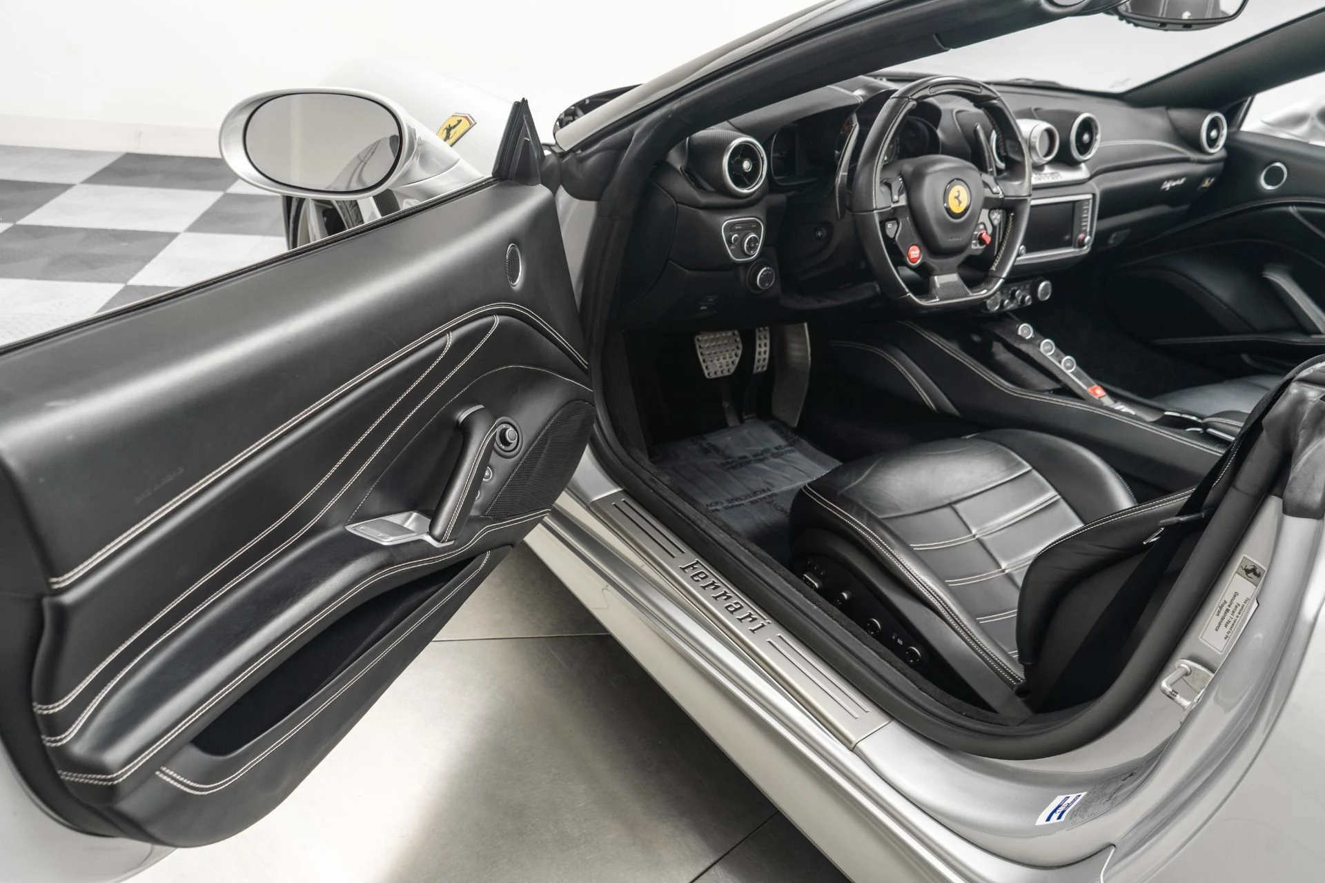 mph021_2512076050_Used_2015_Ferrari_California_T_1753996523_a6f05c970f