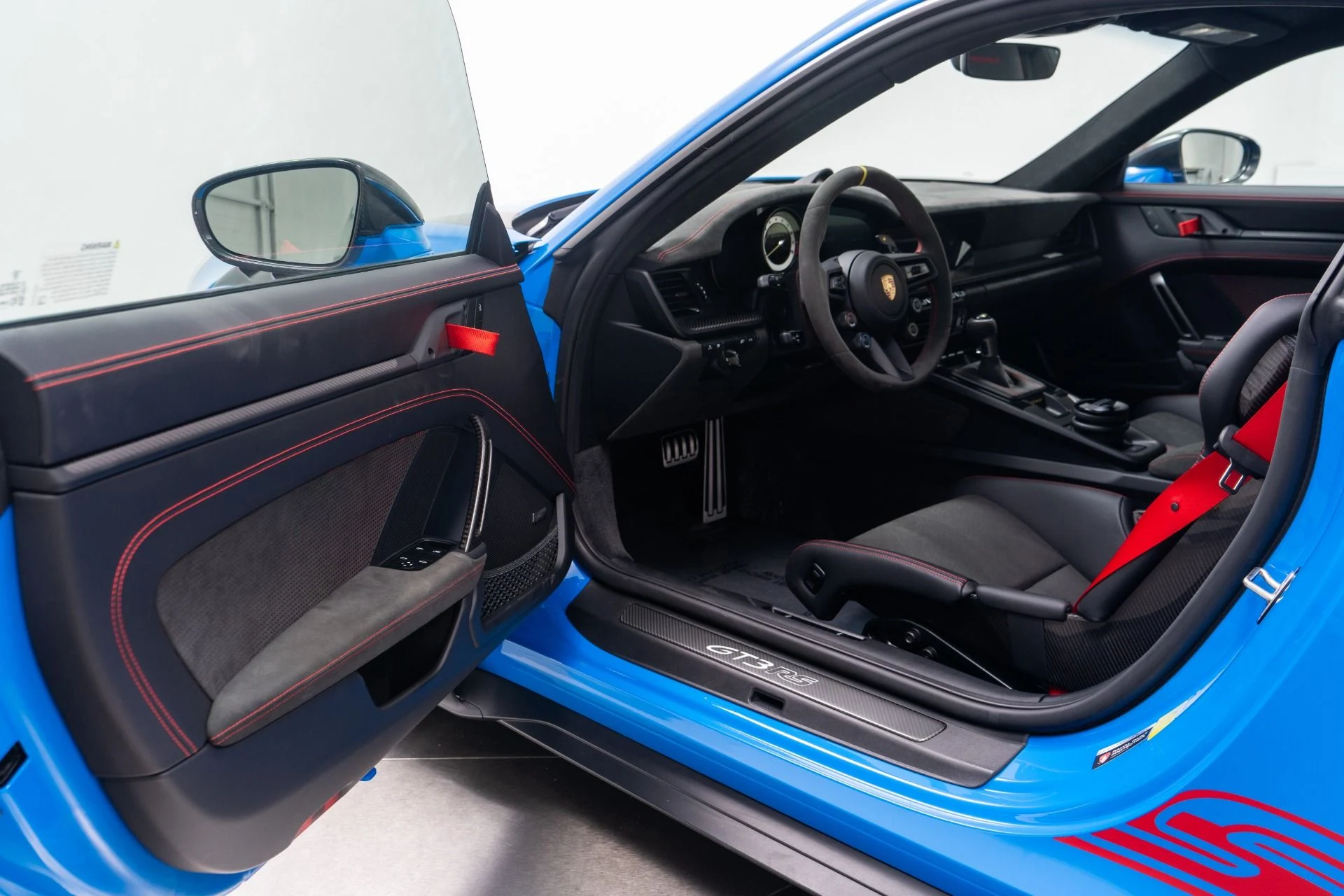 mph021_2512643553_Used_2024_Porsche_911_GT_3_RS_GT_3_RS_1755547454_40eeb5b707