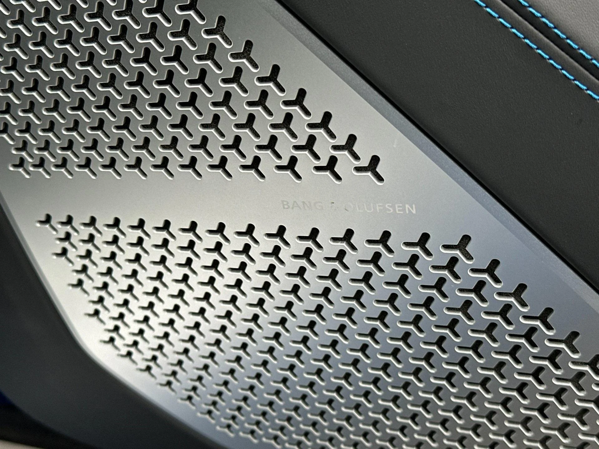 mph021_2515171929_Used_2019_Lamborghini_Urus_Selezione_CPO_1766588989_a5c00191a8