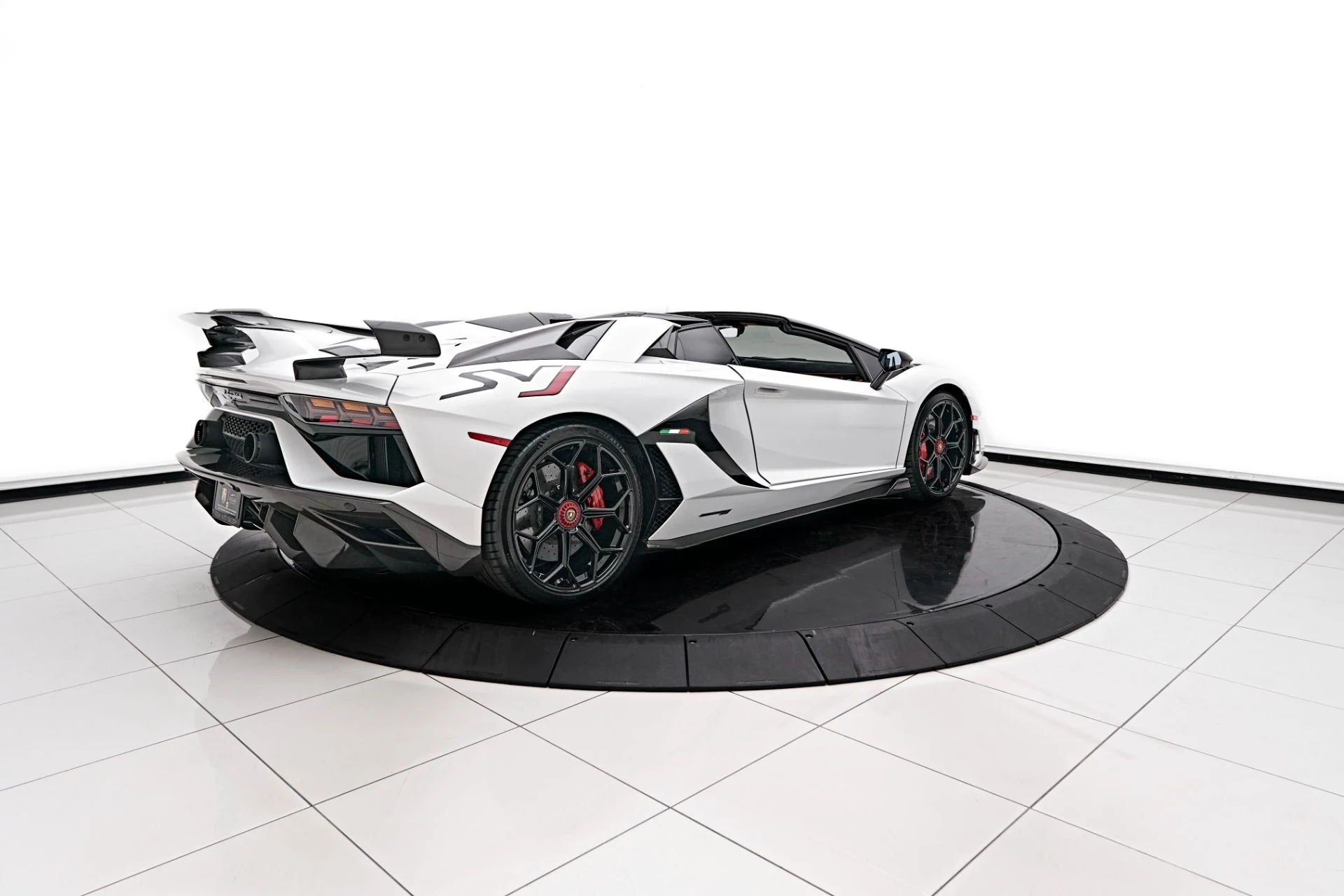 mph021_252379610_Used_2021_Lamborghini_Aventador_SVJ_Base_1722739728_e302b88860