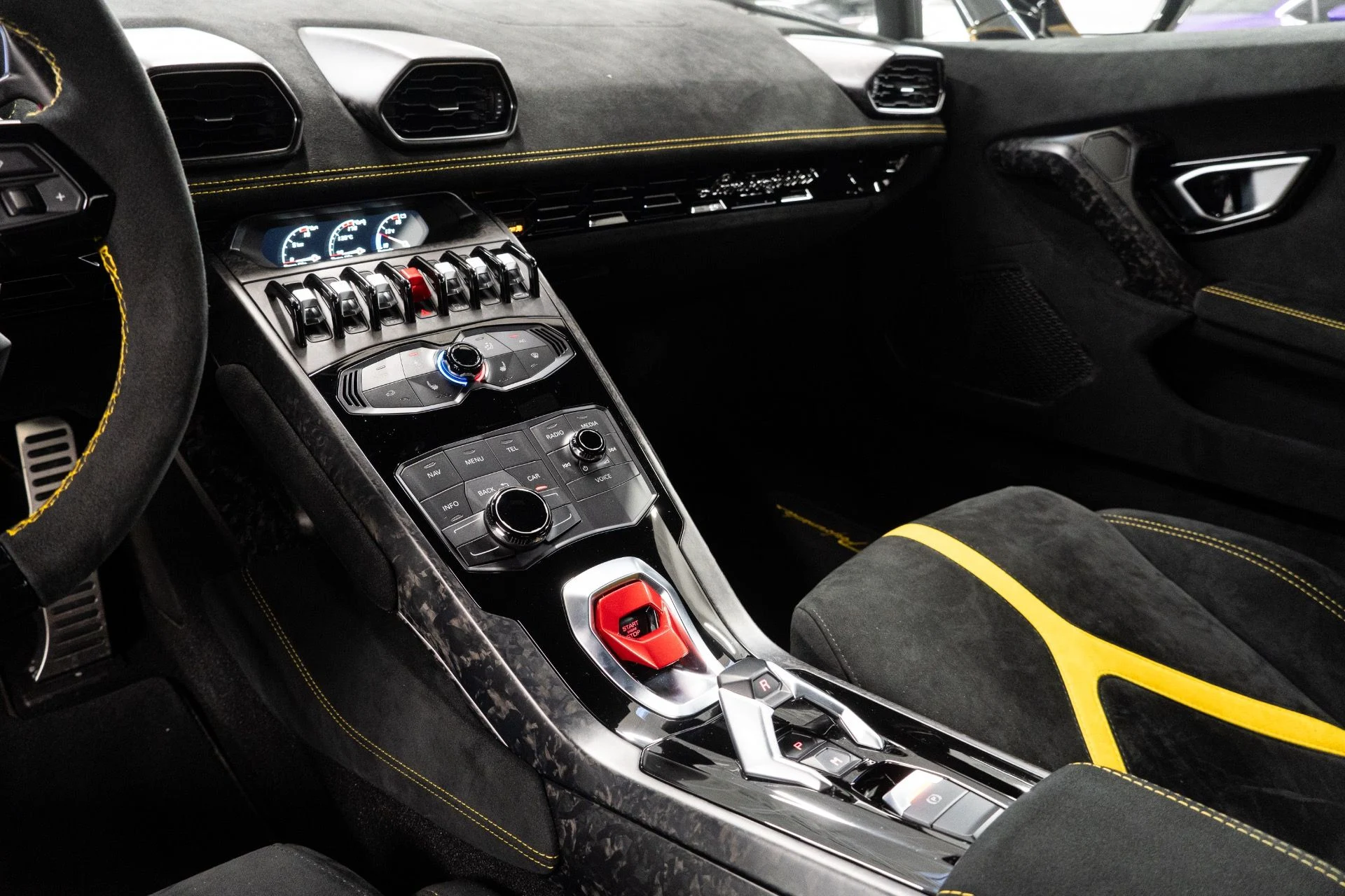 mph021_2536564448_Used_2019_Lamborghini_Huracan_LP_640_4_Performante_1764627885_316abc96e4