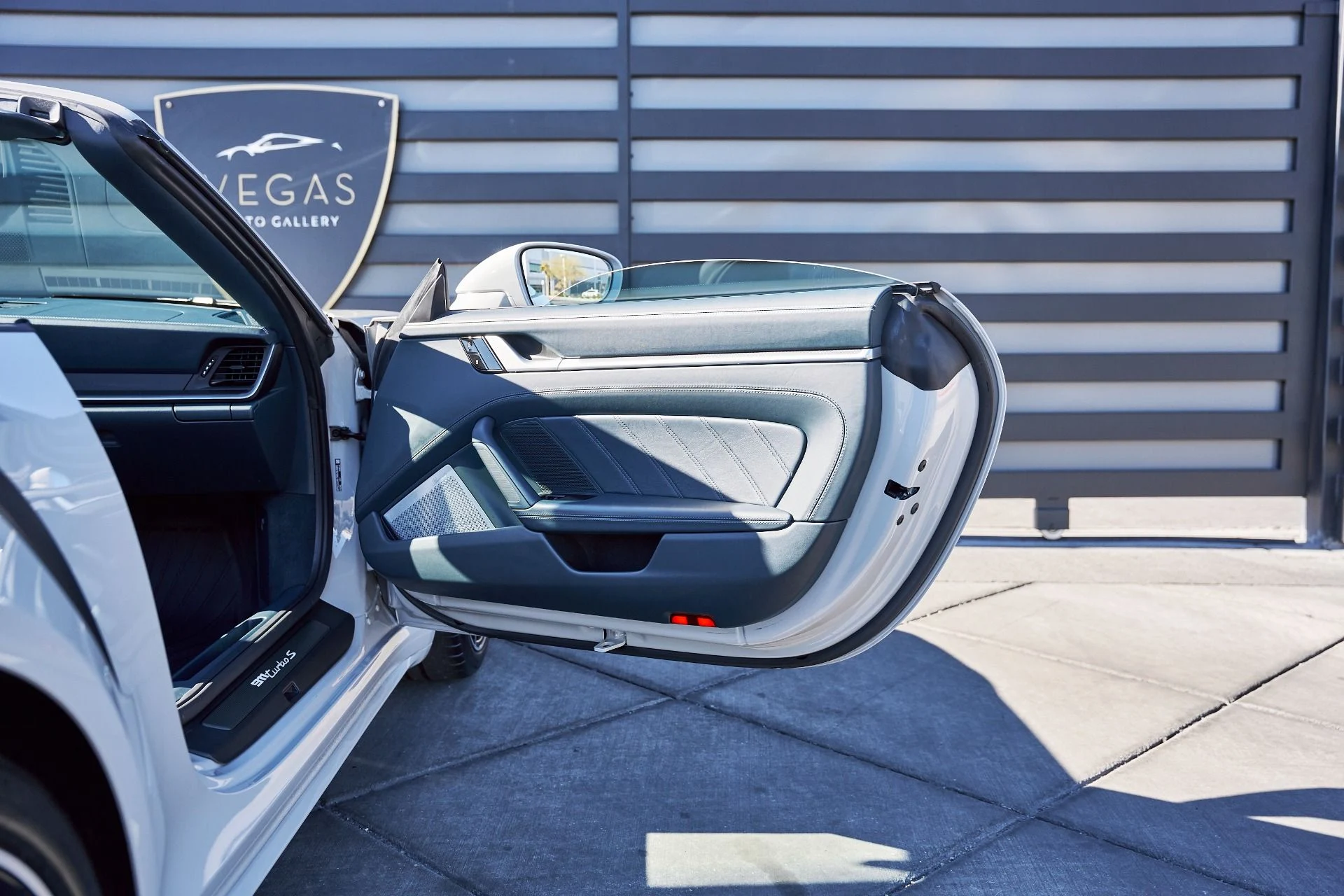 mph021_2543915792_Used_2021_Porsche_911_Turbo_S_1768868911_1284c7fd63