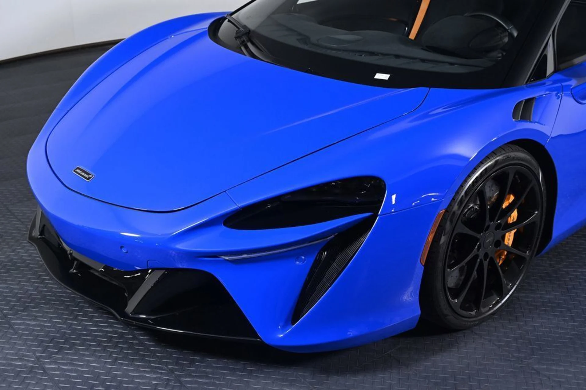 mph021_2550243380_used_2024_mclaren_artura_11350_23032757_22_1024_8db1d2d0d9