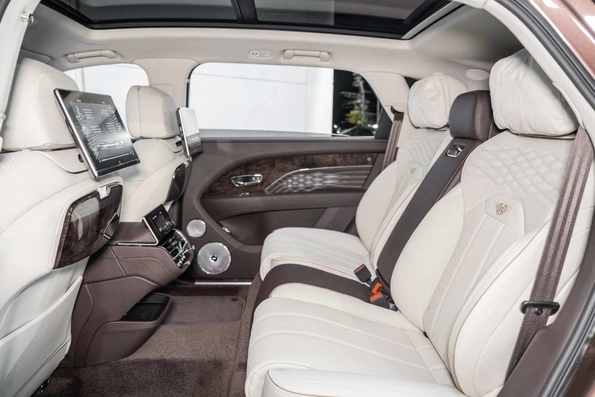 mph021_2552442949_Used_2025_Bentley_Bentayga_EWB_Mulliner_1762964457_254b0ae75f
