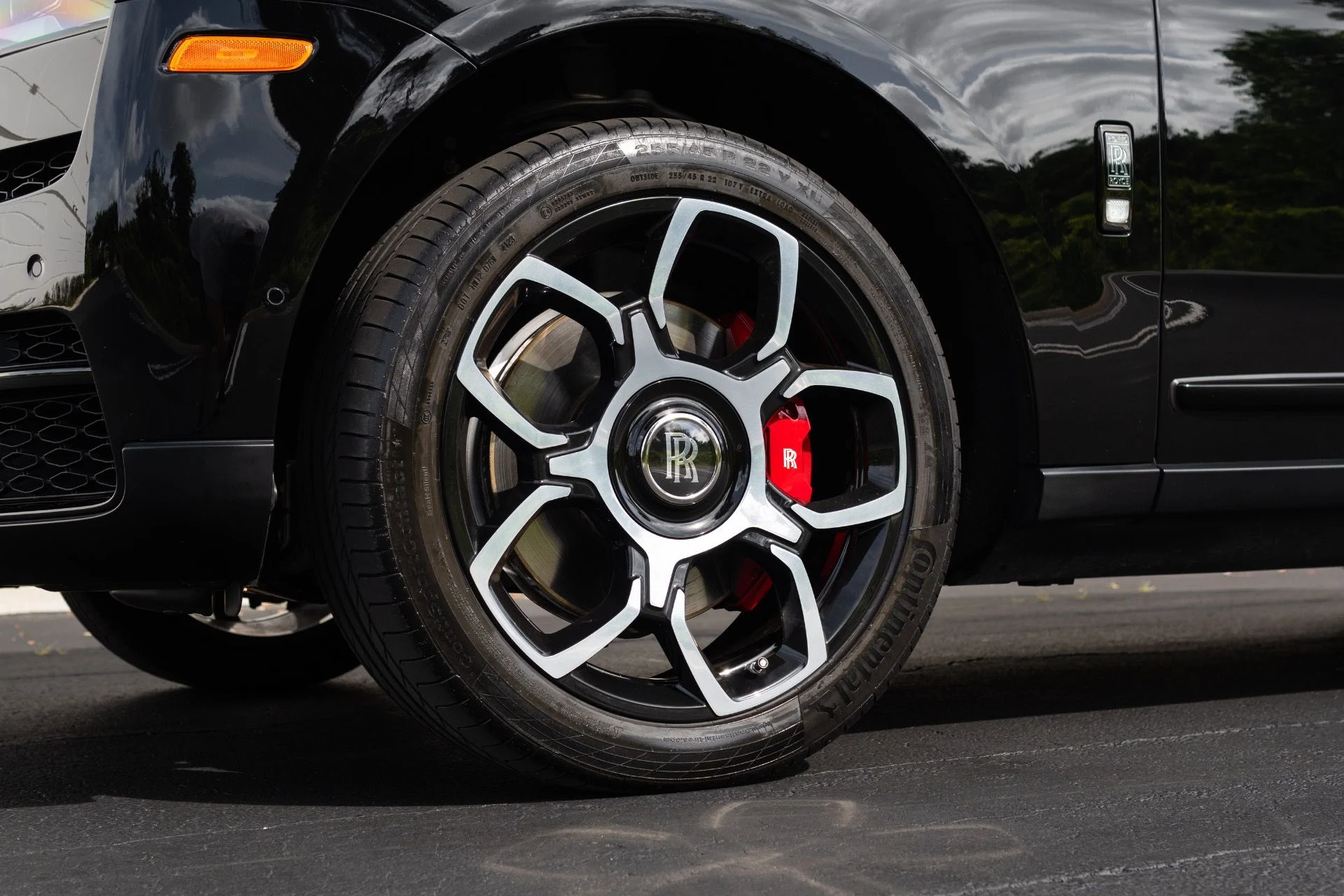 mph021_2561474411_Used_2022_Rolls_Royce_Black_Badge_Cullinan_1776130970_00f2e39d07