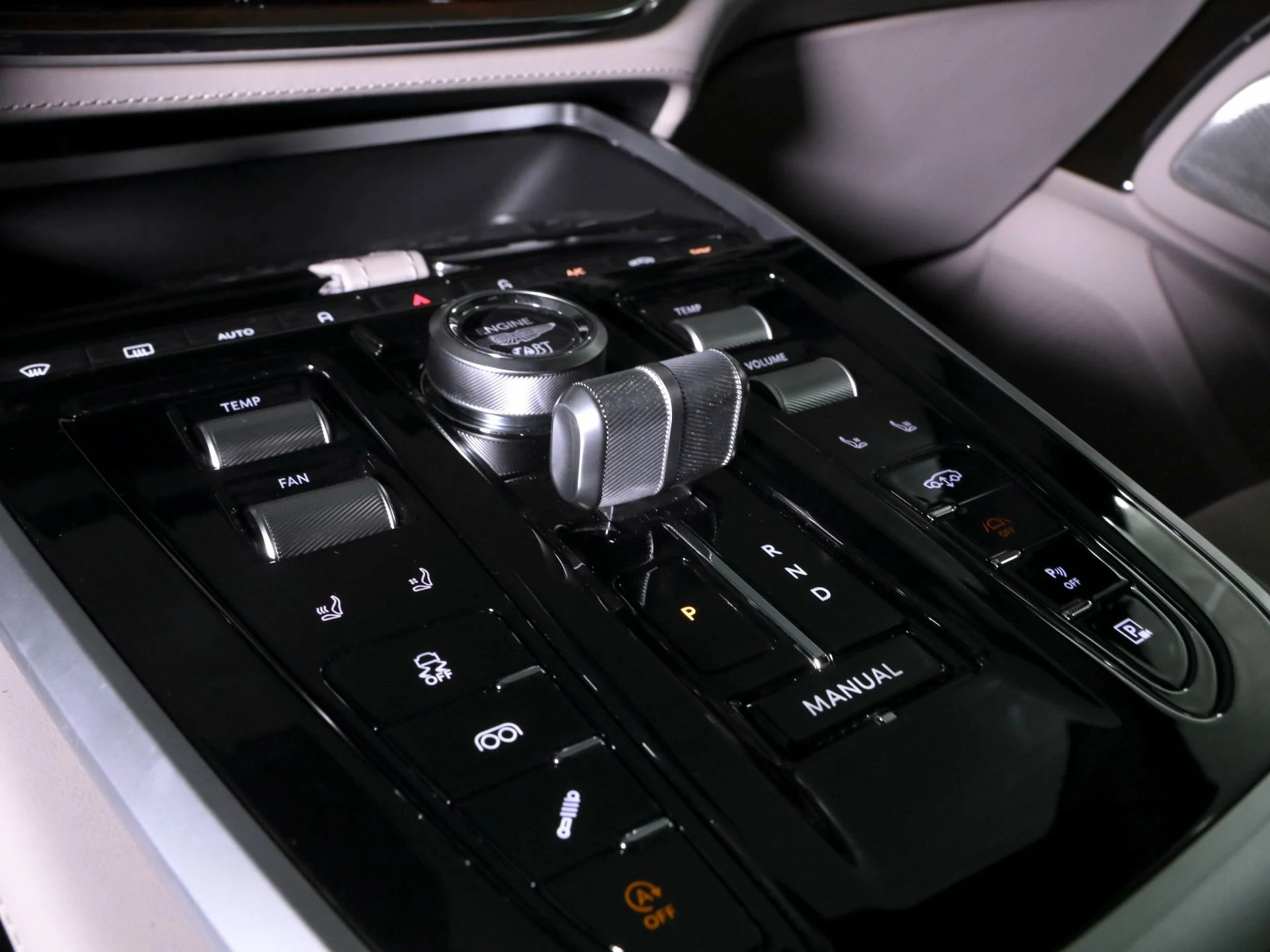 mph021_2561751117_New_2025_Aston_Martin_DBX_707_1768455345_a2c646ec49