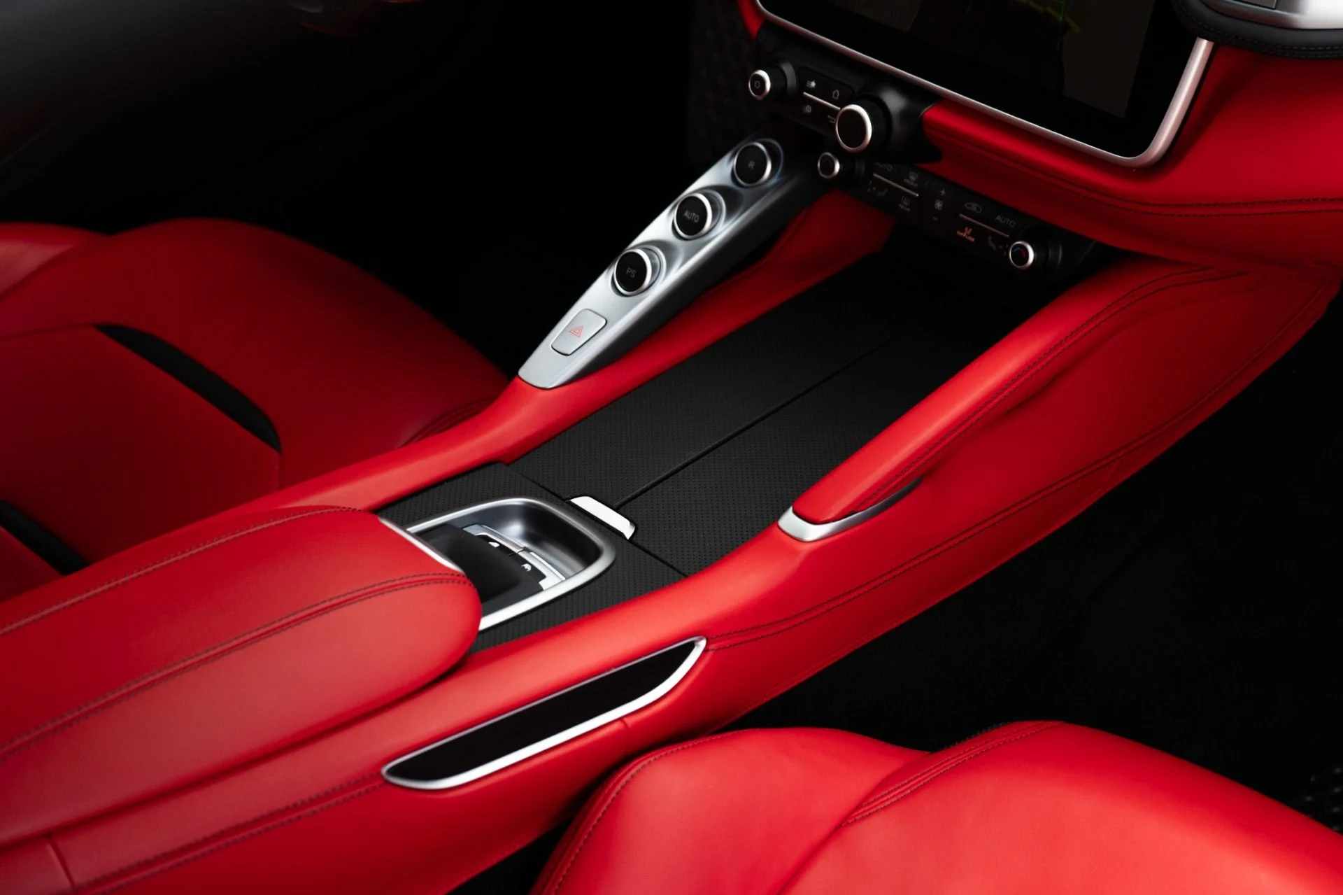 mph021_2566230532_Used_2019_Ferrari_GTC_4_Lusso_1759771823_daa4046583