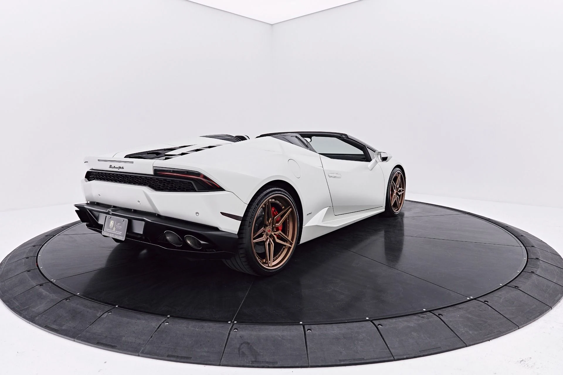 mph021_2572600066_Used_2017_Lamborghini_Huracan_1786741686_acde7ee02a