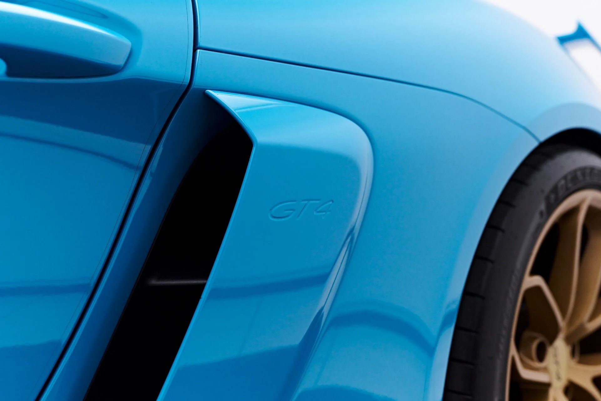 mph021_2573131959_Used_2021_Porsche_718_Cayman_GT_4_1753215060_ea3cdbeaf2