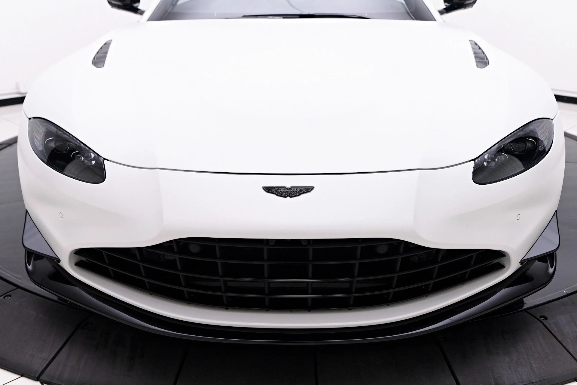 mph021_2581029366_Used_2023_Aston_Martin_Vantage_F1_Edition_1754013179_17152af457