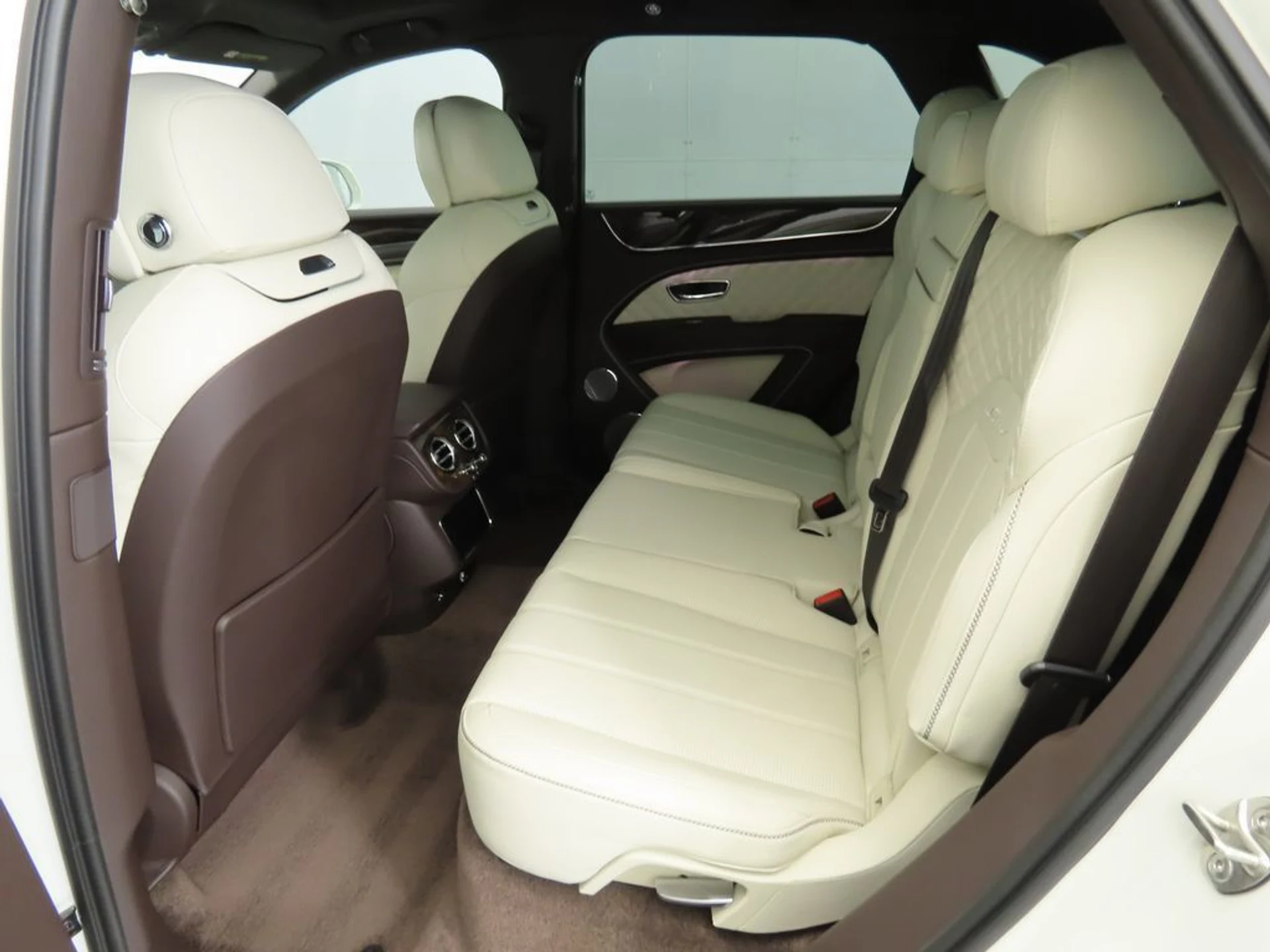 mph021_2582415358_used_2023_bentley_bentayga_speedawd_8868_22812440_22_1024_d26488856c