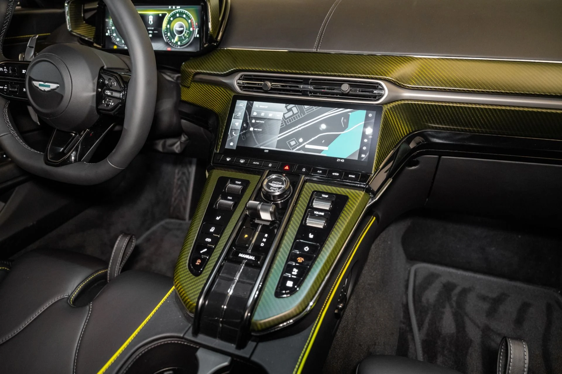 mph021_2586133123_Used_2025_Aston_Martin_Vantage_Coupe_1734713589_8f8adba592