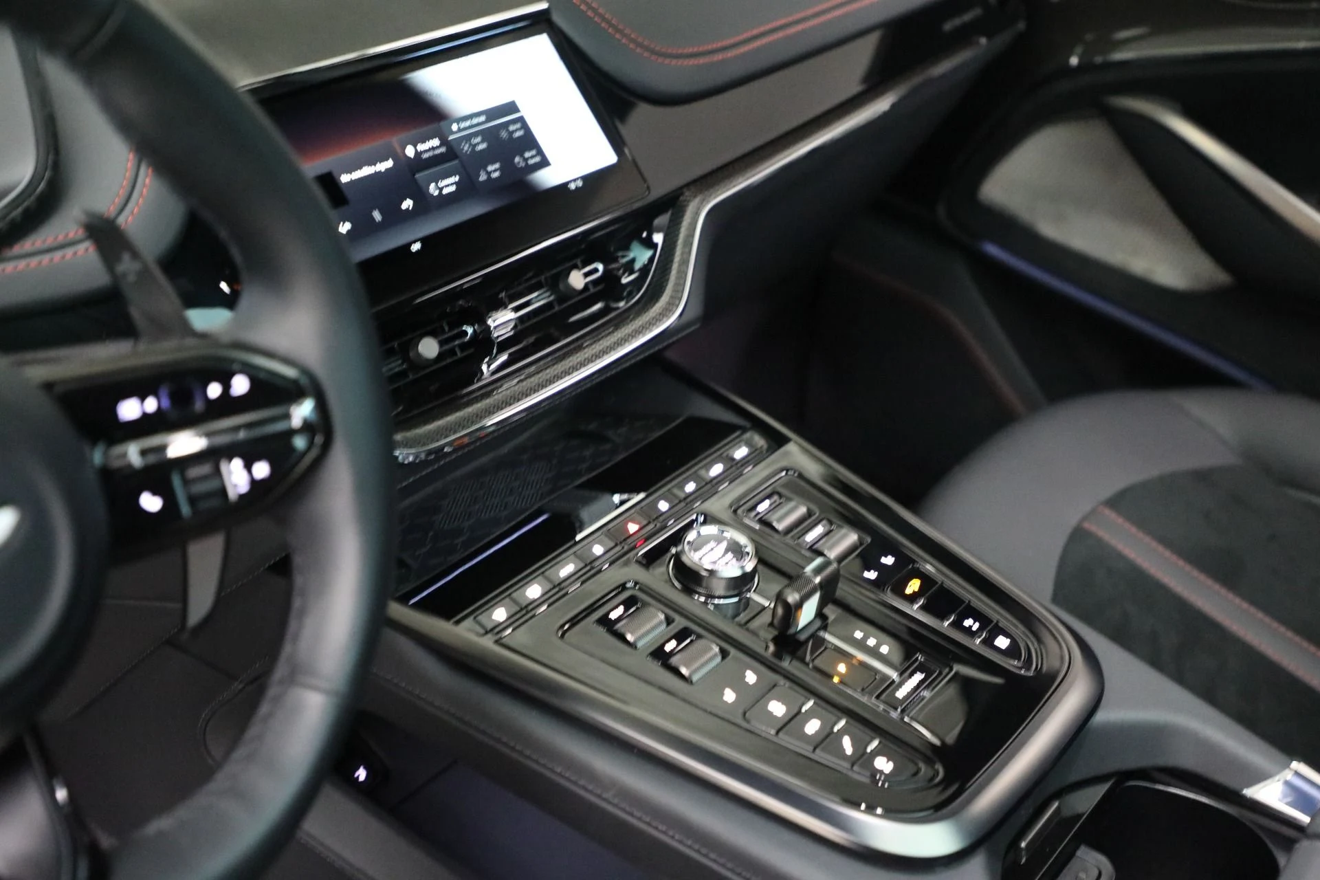 mph021_2588750248_New_2025_Aston_Martin_DBX_707_1714a08b75