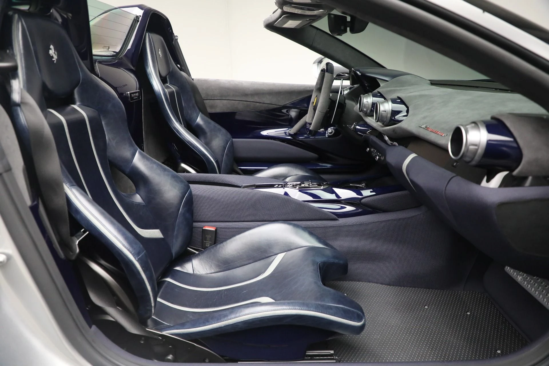 mph021_25901246_Used_2024_Ferrari_812_Competizione_A_1765398640_c2c34463ac