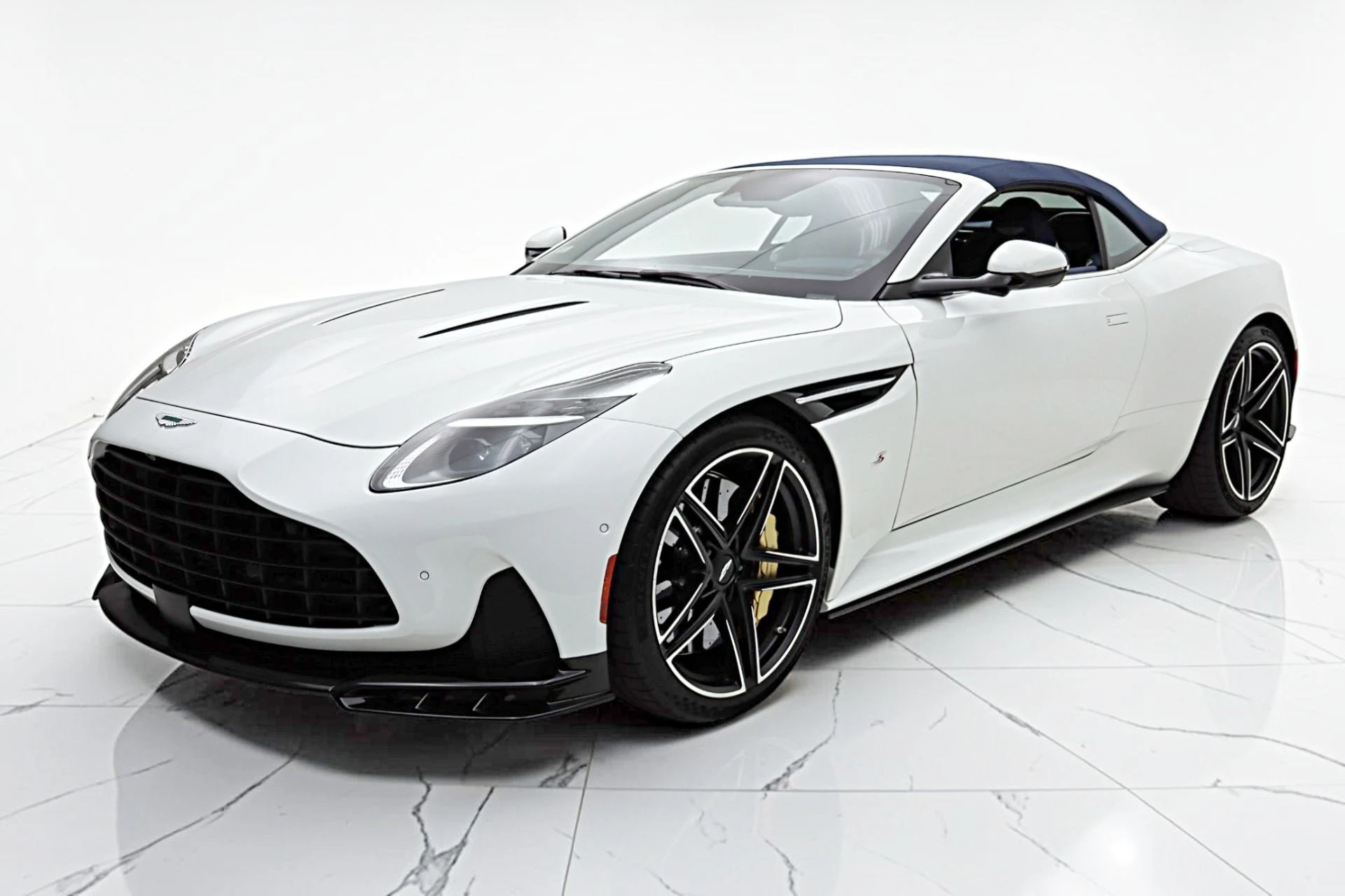 mph021_2591458061_New_2026_Aston_Martin_DB_12_S_Volante_df05fffbd4