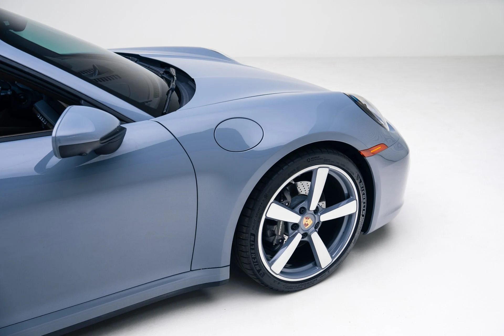 mph021_2595658577_Used_2024_Porsche_911_Carrera_1765496853_fa09feb44d