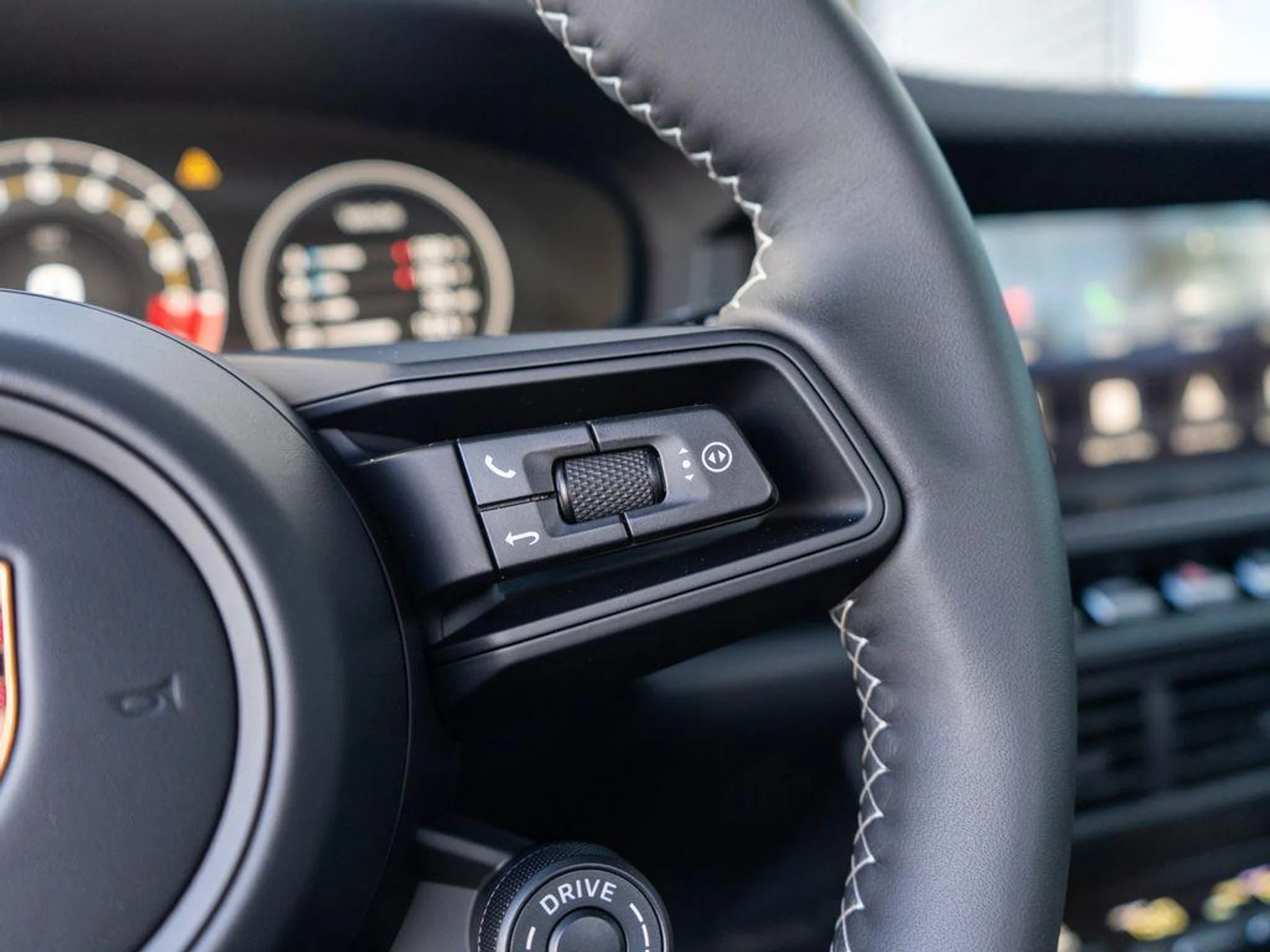 mph021_2599525768_t_Mu_Ss_N_Bx_s2_Wx_EYS_59m610i_M_U_88c8d6f90b