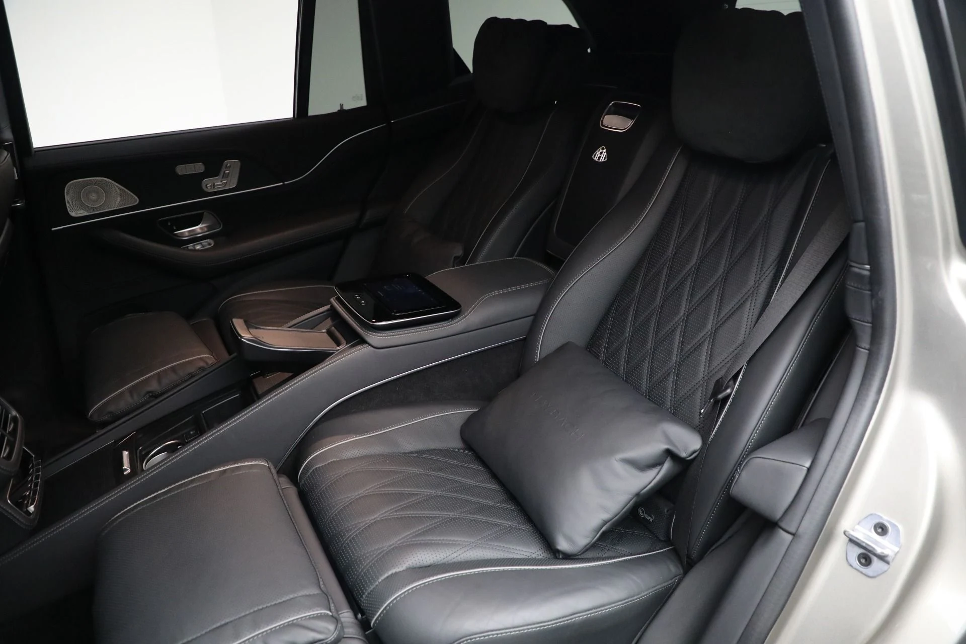 mph021_2603288673_Used_2024_Mercedes_Benz_Maybach_GLS_600_4_MATIC_1763566365_37e6d11460